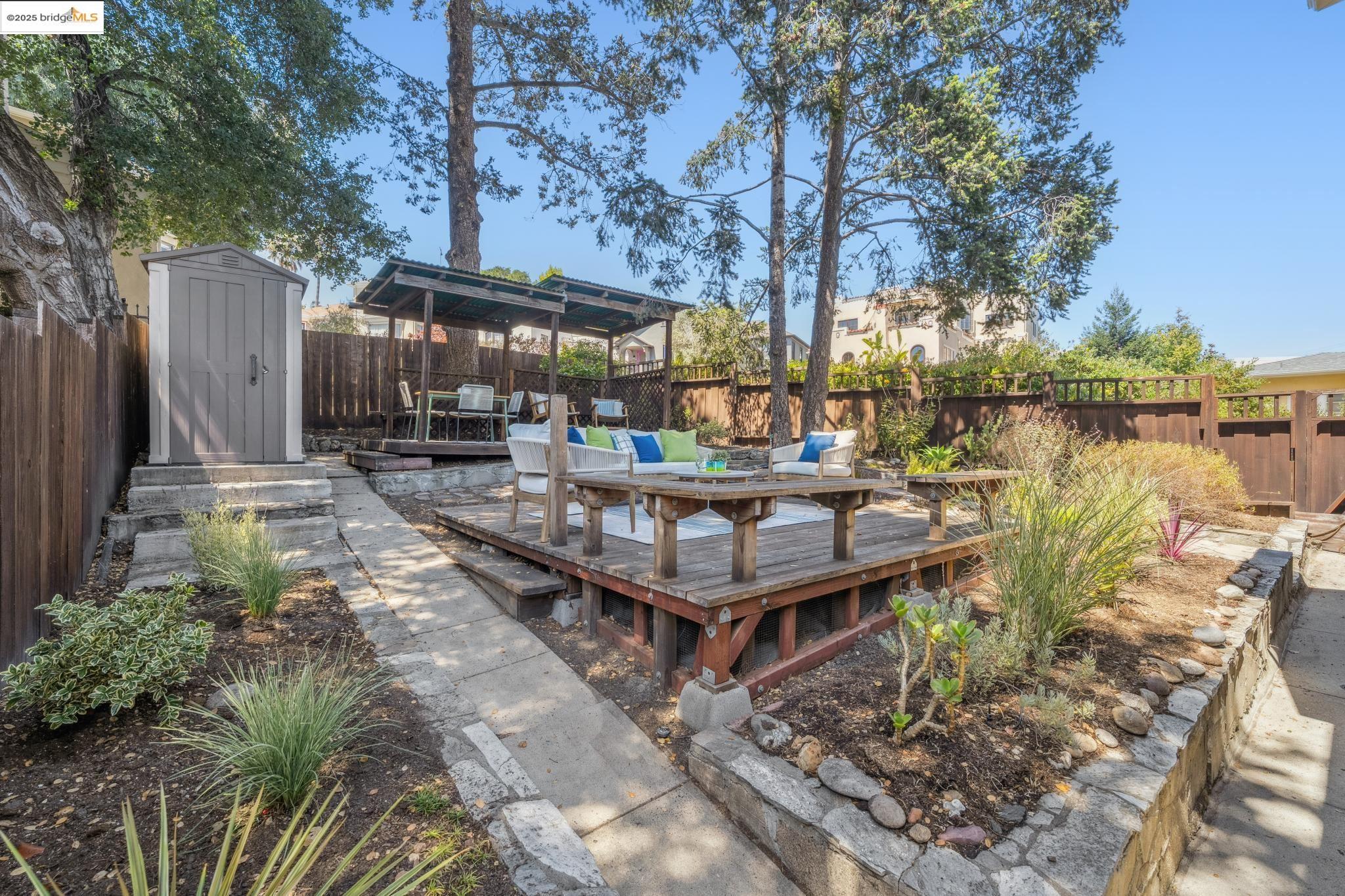 Detail Gallery Image 37 of 44 For 749 Mckinley Ave, Oakland,  CA 94610 - 4 Beds | 1 Baths