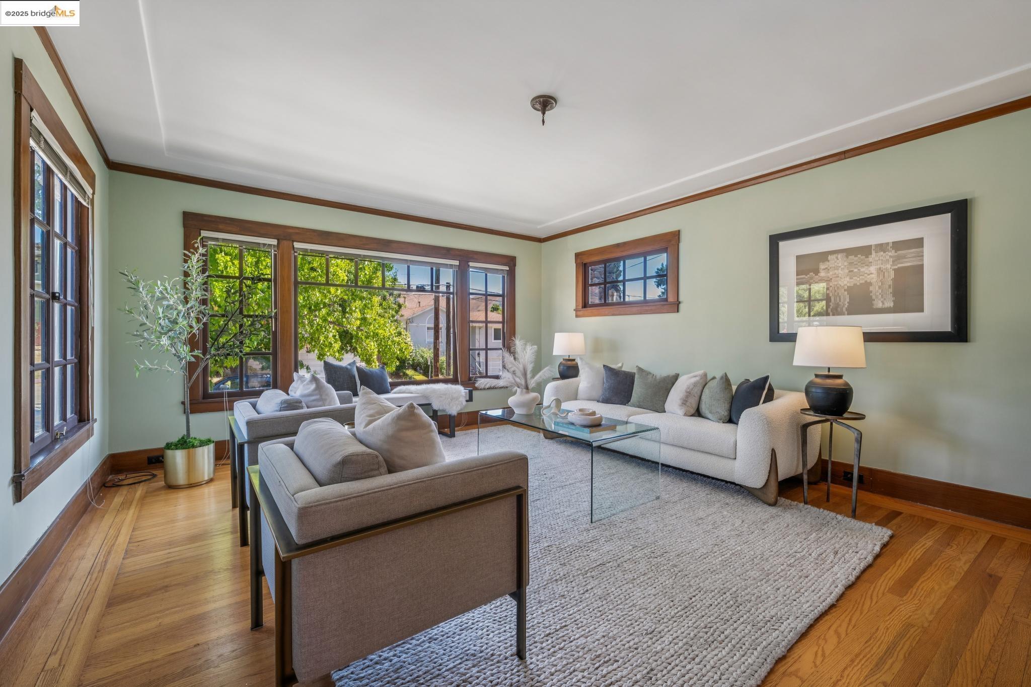 Detail Gallery Image 8 of 44 For 749 Mckinley Ave, Oakland,  CA 94610 - 4 Beds | 1 Baths