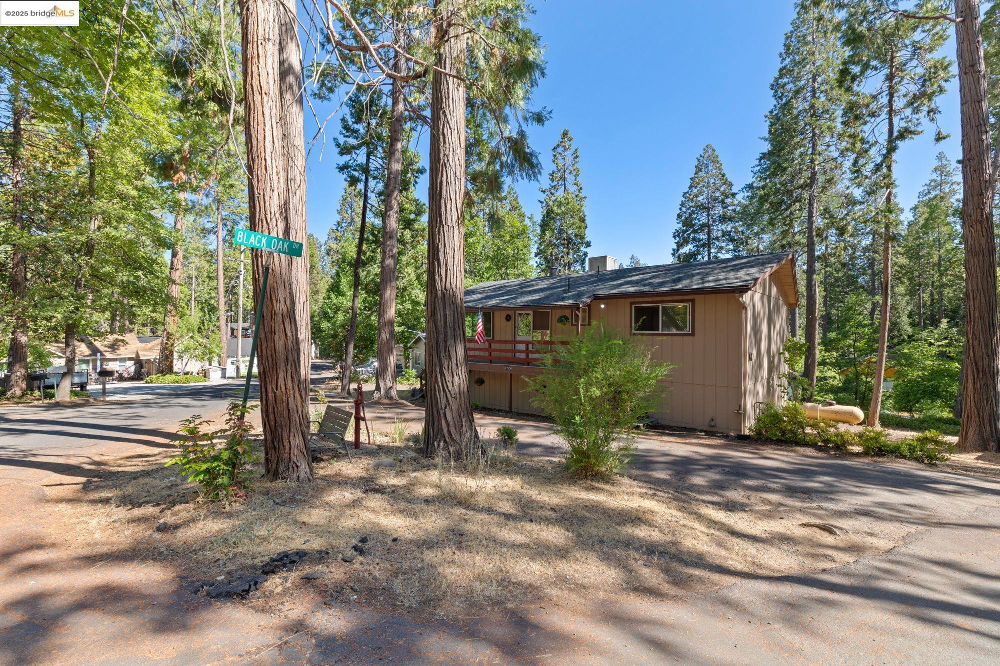 Detail Gallery Image 2 of 50 For 22856 Miners Ave, Twain Harte,  CA 95383 - 2 Beds | 2 Baths