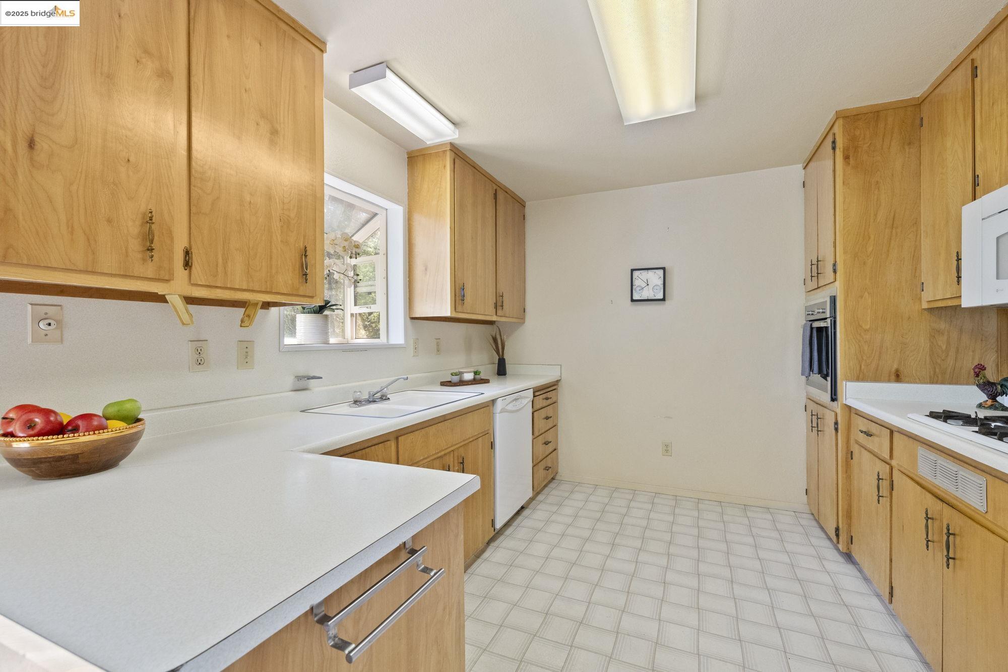 Detail Gallery Image 12 of 50 For 22856 Miners Ave, Twain Harte,  CA 95383 - 2 Beds | 2 Baths