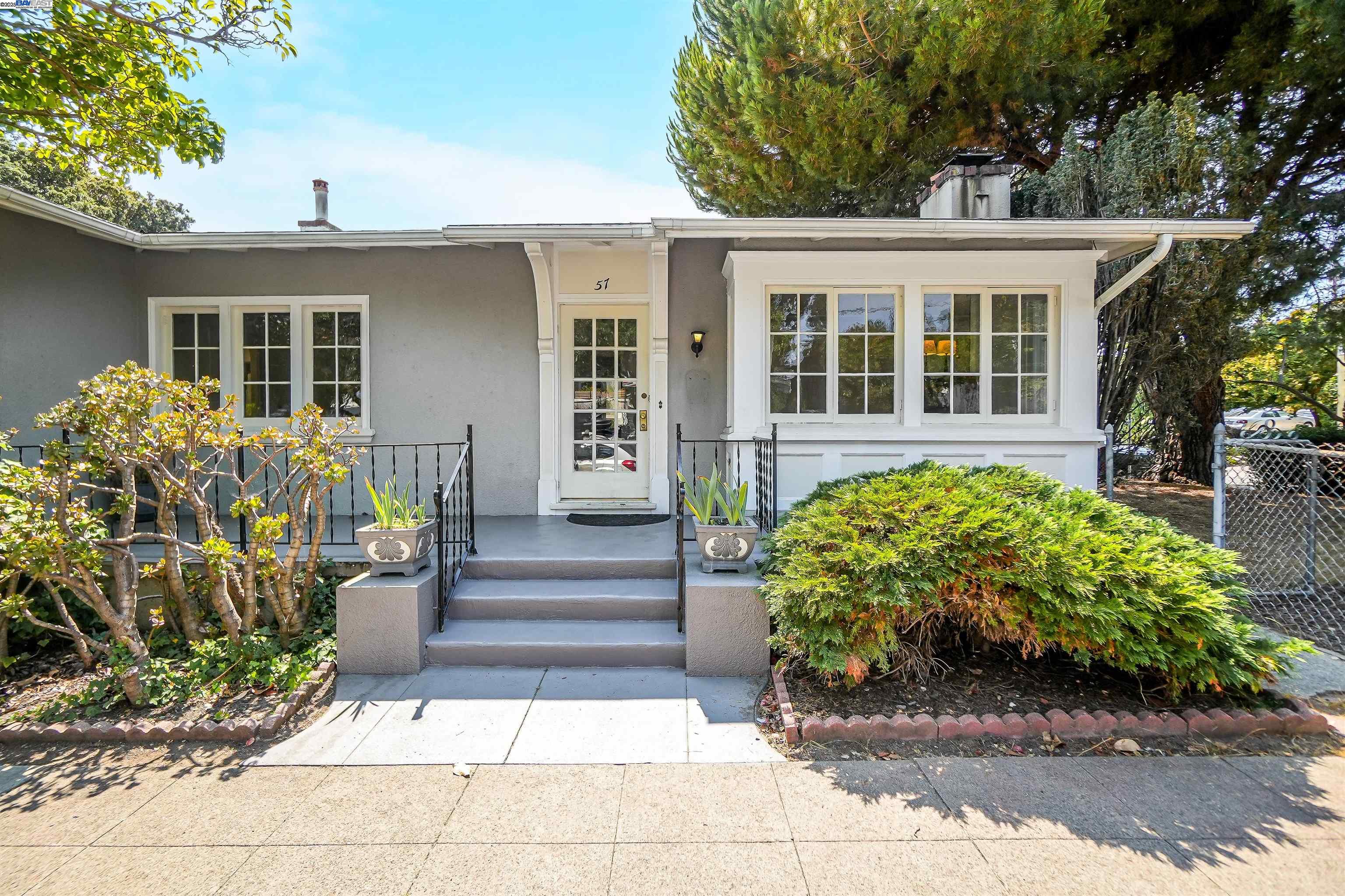 Detail Gallery Image 1 of 48 For 57 Entrada Ave, Oakland,  CA 94611 - 3 Beds | 1 Baths