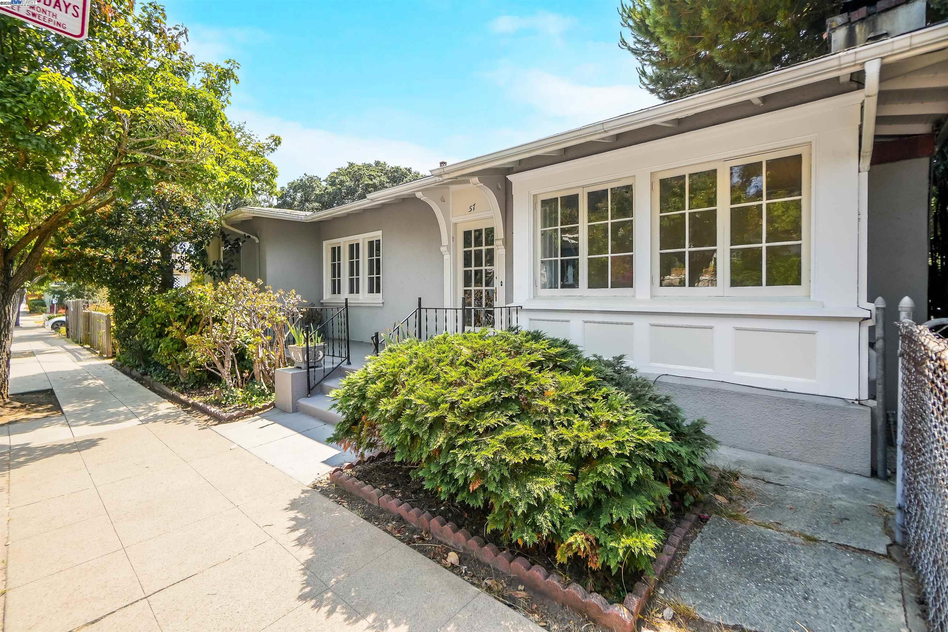Detail Gallery Image 2 of 48 For 57 Entrada Ave, Oakland,  CA 94611 - 3 Beds | 1 Baths