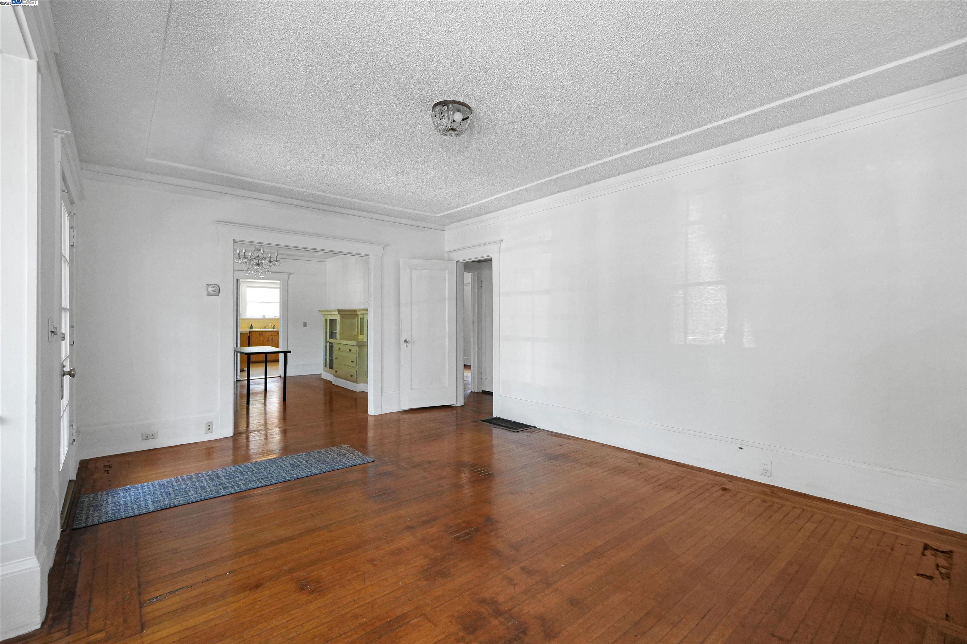 Detail Gallery Image 11 of 48 For 57 Entrada Ave, Oakland,  CA 94611 - 3 Beds | 1 Baths