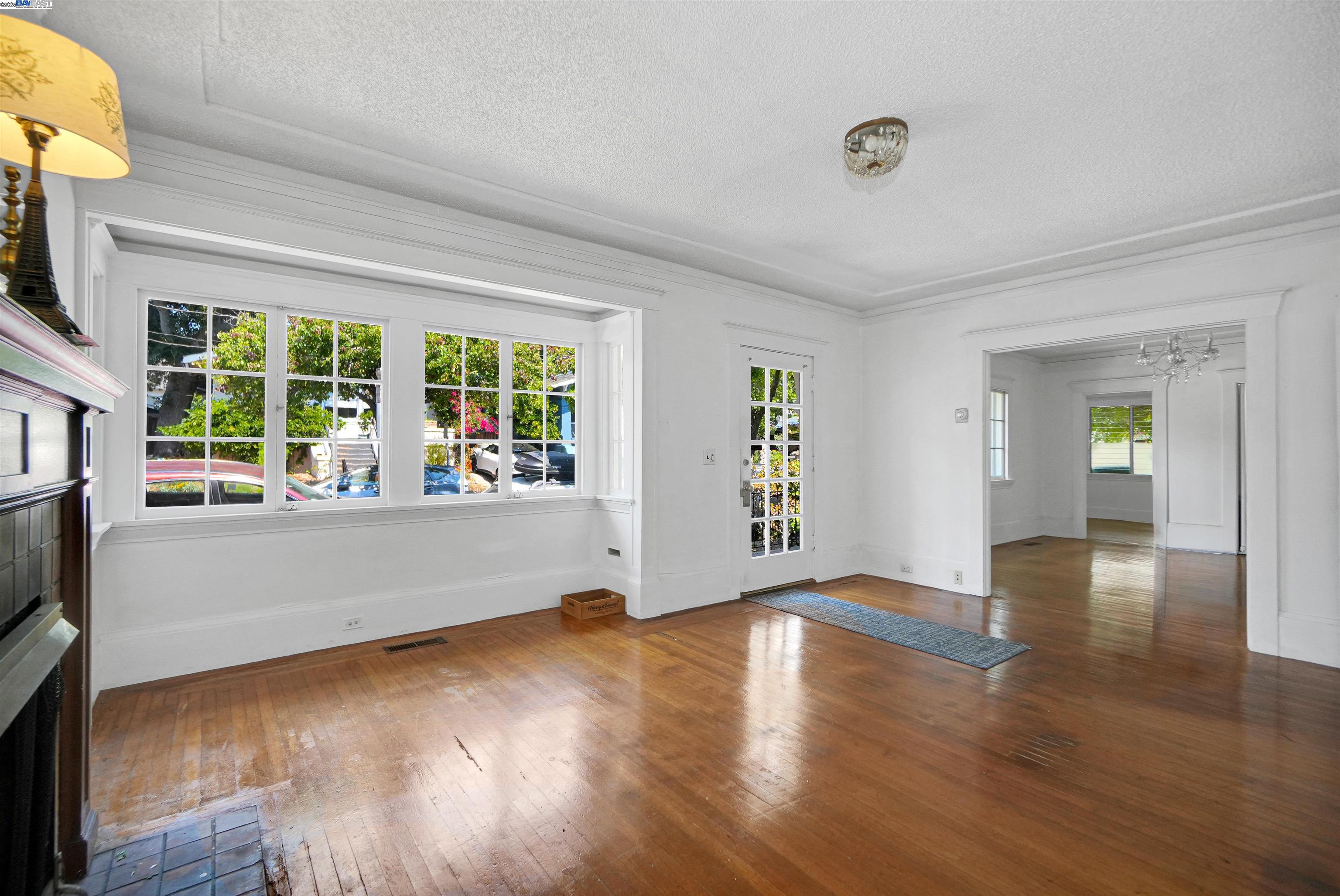Detail Gallery Image 12 of 48 For 57 Entrada Ave, Oakland,  CA 94611 - 3 Beds | 1 Baths