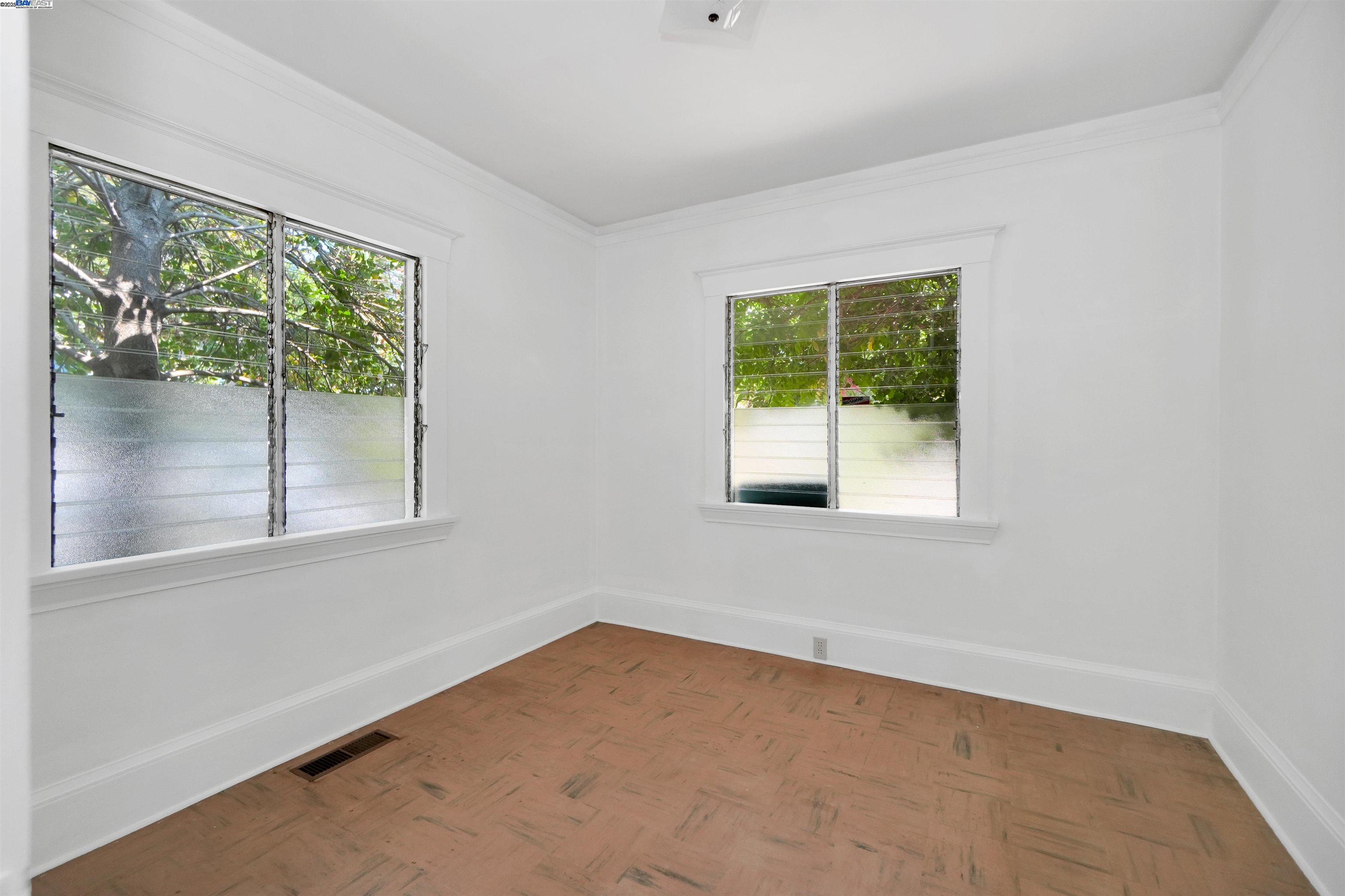 Detail Gallery Image 13 of 48 For 57 Entrada Ave, Oakland,  CA 94611 - 3 Beds | 1 Baths