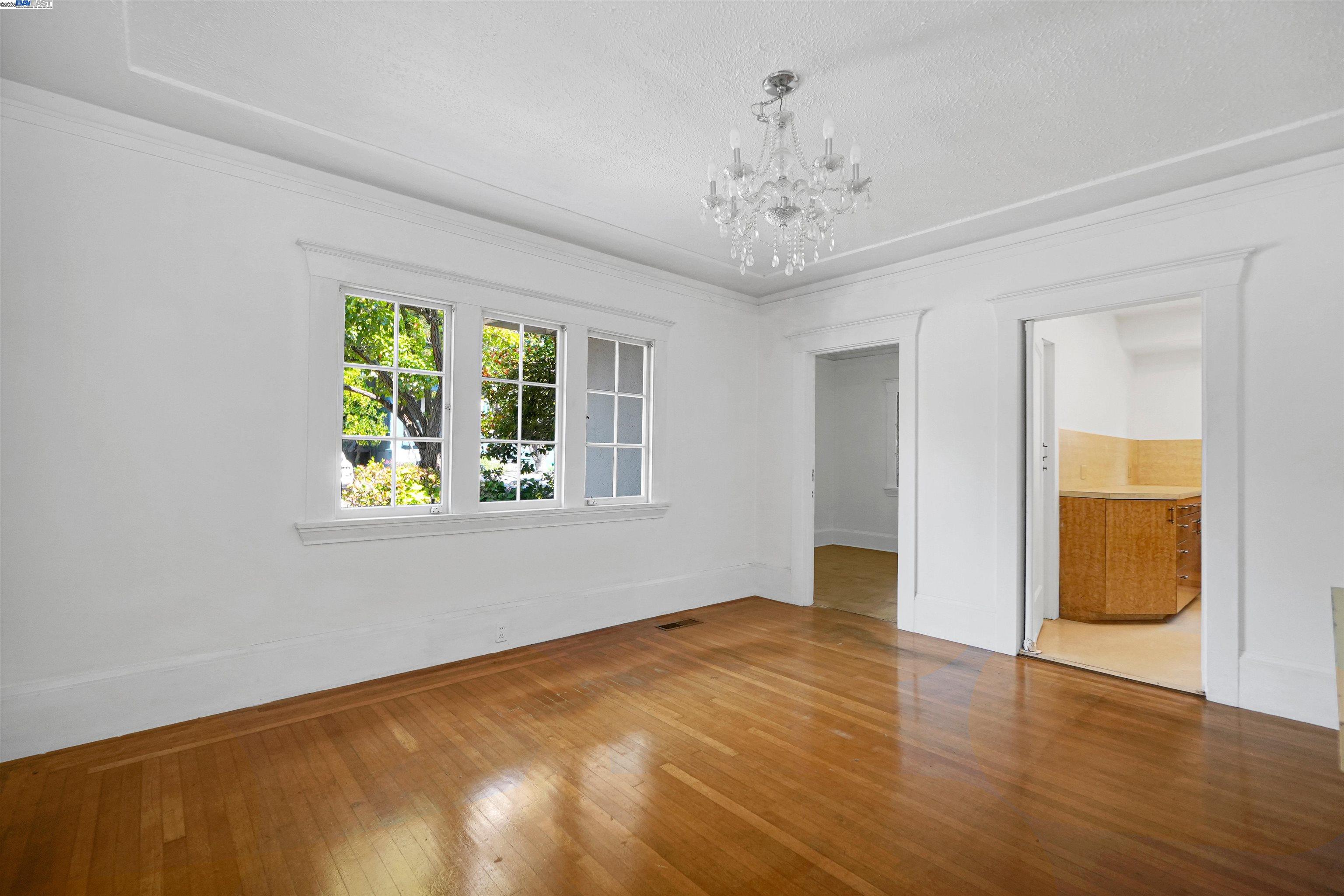 Detail Gallery Image 16 of 48 For 57 Entrada Ave, Oakland,  CA 94611 - 3 Beds | 1 Baths