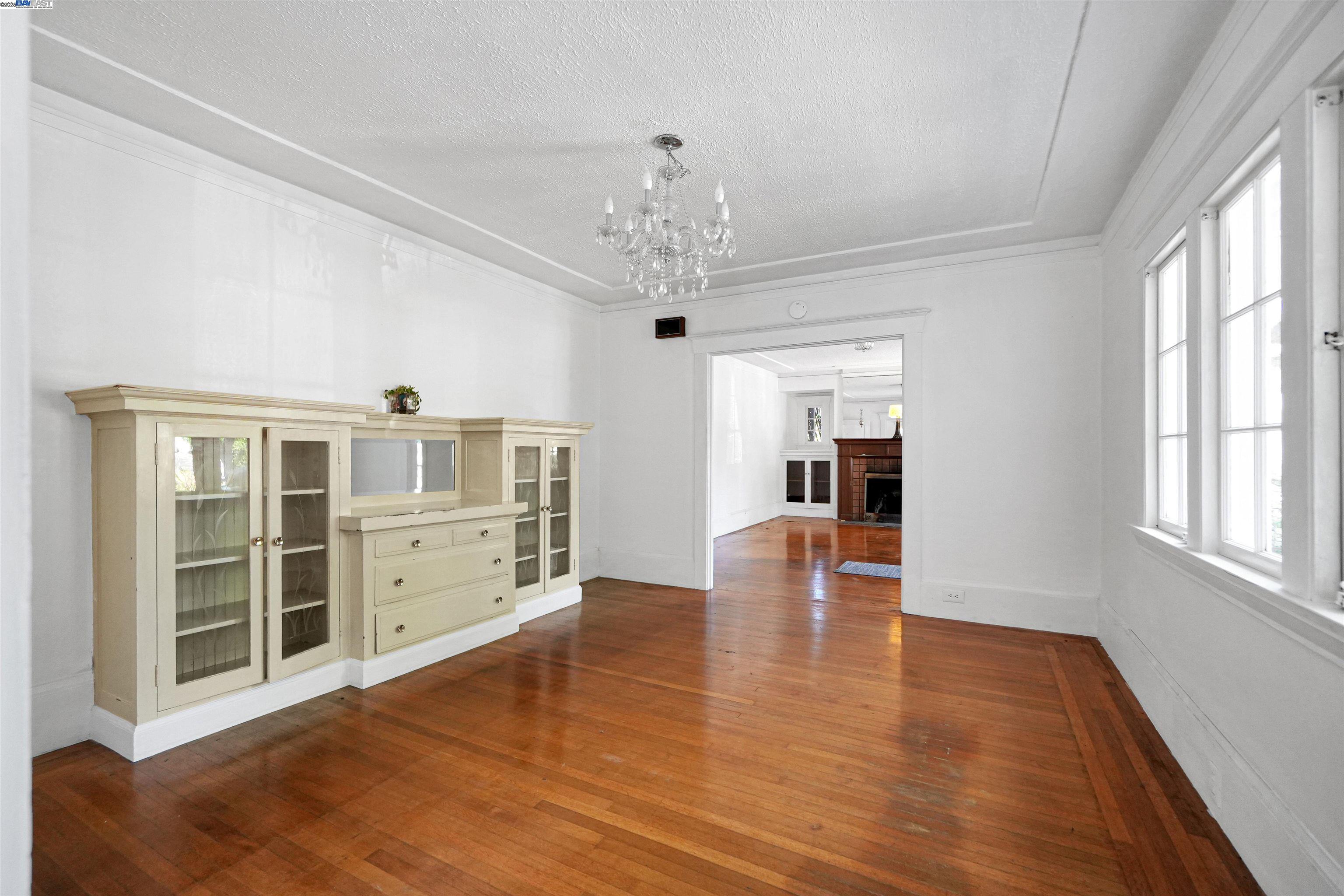 Detail Gallery Image 19 of 48 For 57 Entrada Ave, Oakland,  CA 94611 - 3 Beds | 1 Baths