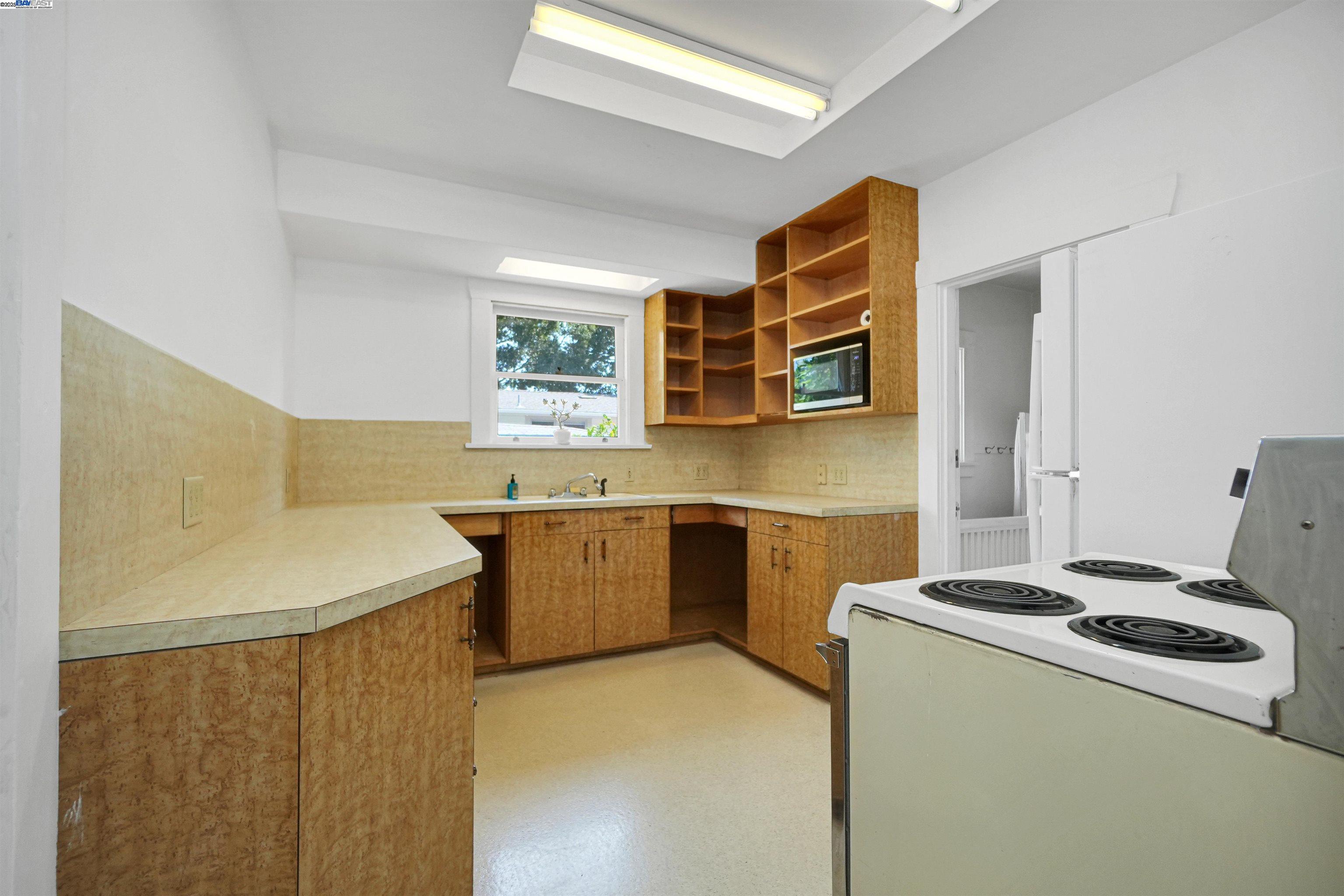 Detail Gallery Image 20 of 48 For 57 Entrada Ave, Oakland,  CA 94611 - 3 Beds | 1 Baths