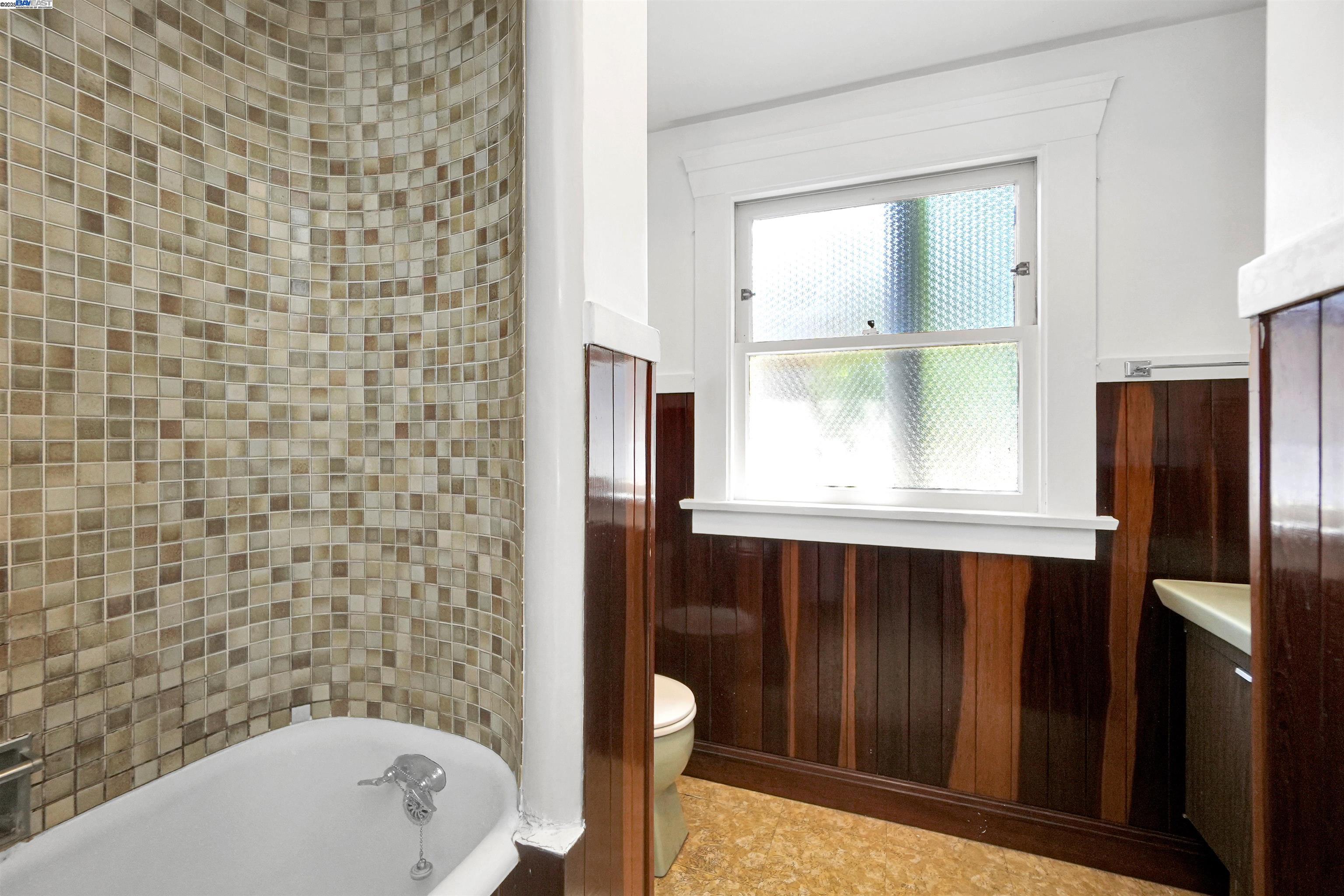 Detail Gallery Image 25 of 48 For 57 Entrada Ave, Oakland,  CA 94611 - 3 Beds | 1 Baths