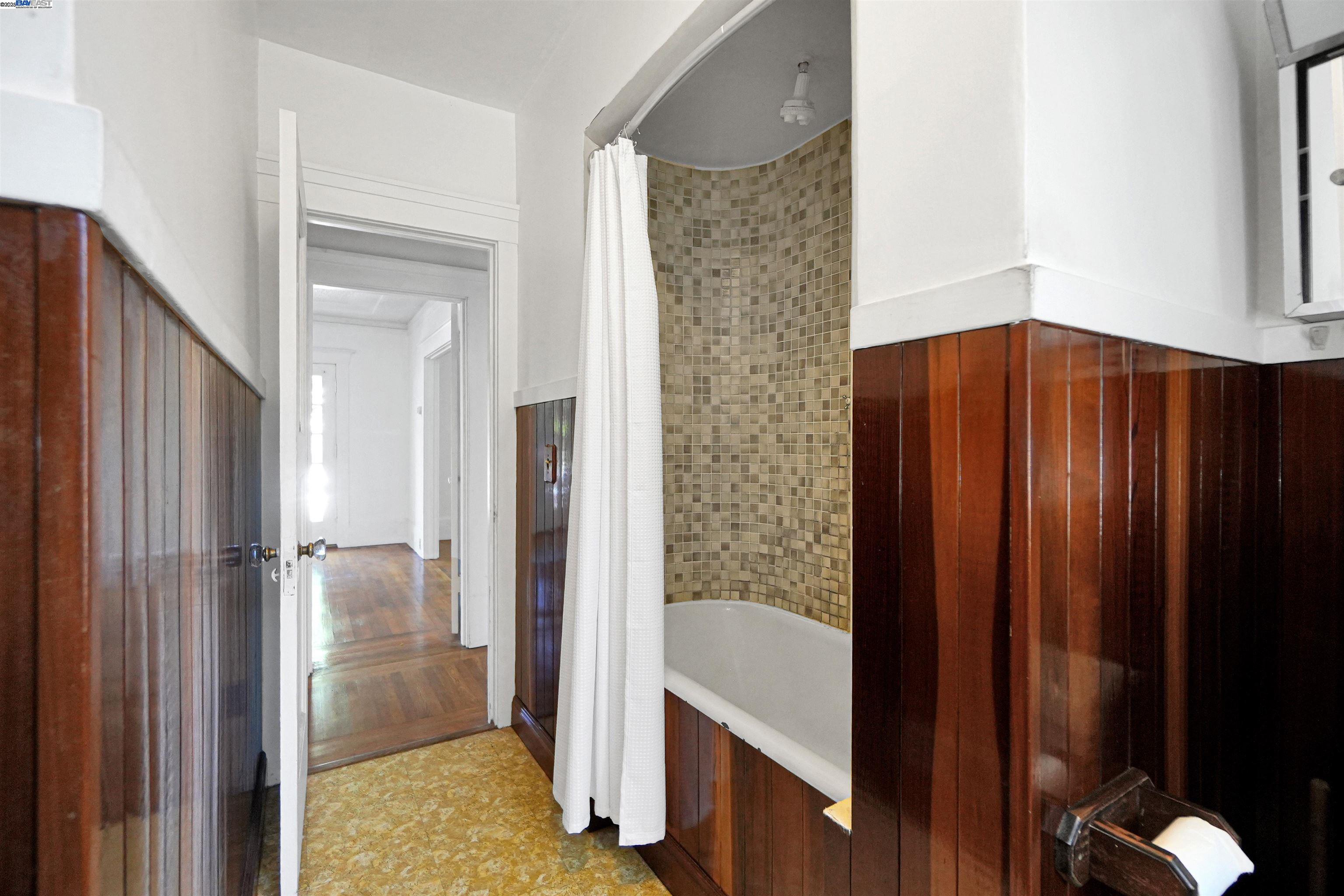 Detail Gallery Image 26 of 48 For 57 Entrada Ave, Oakland,  CA 94611 - 3 Beds | 1 Baths