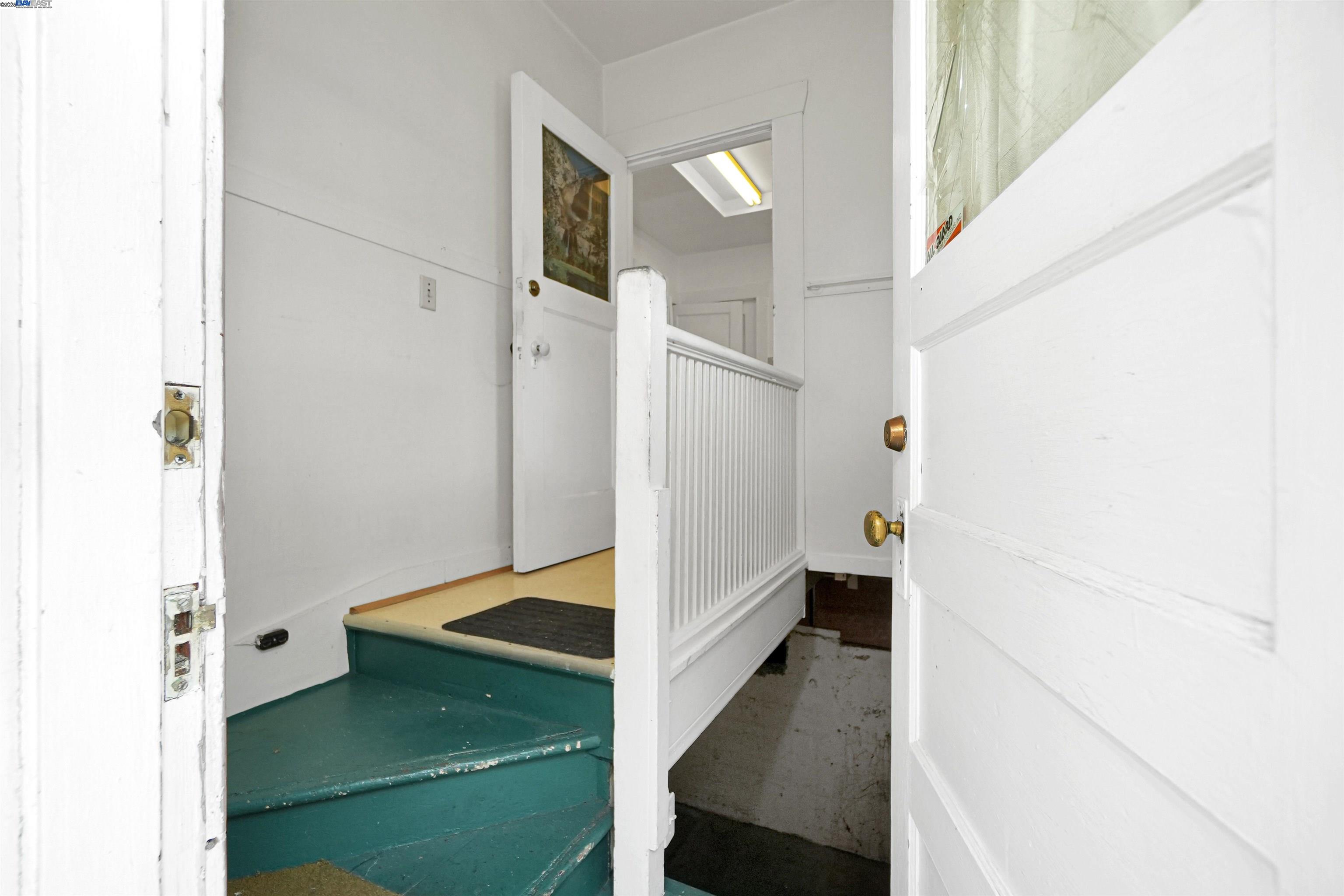 Detail Gallery Image 27 of 48 For 57 Entrada Ave, Oakland,  CA 94611 - 3 Beds | 1 Baths