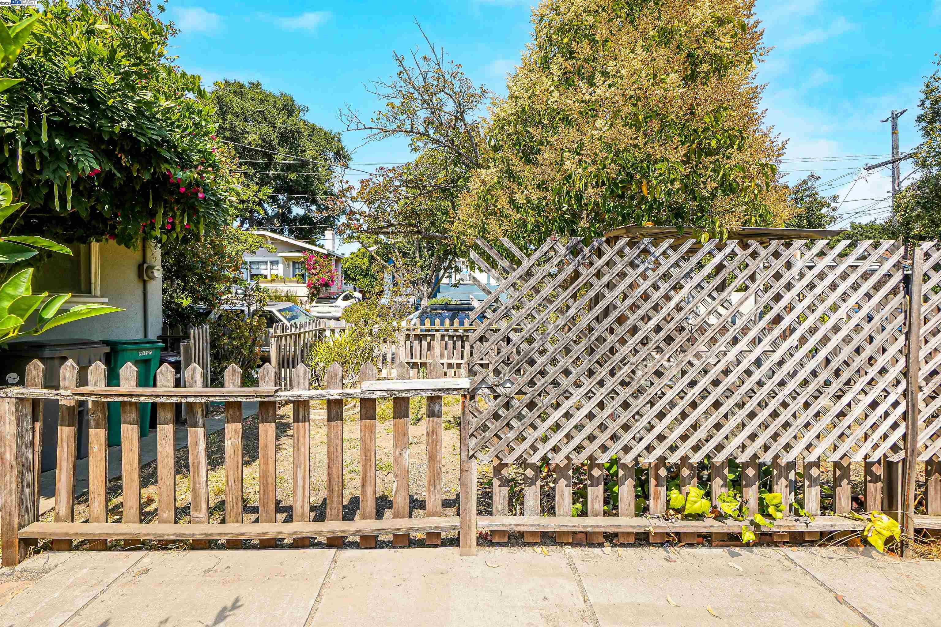 Detail Gallery Image 35 of 48 For 57 Entrada Ave, Oakland,  CA 94611 - 3 Beds | 1 Baths