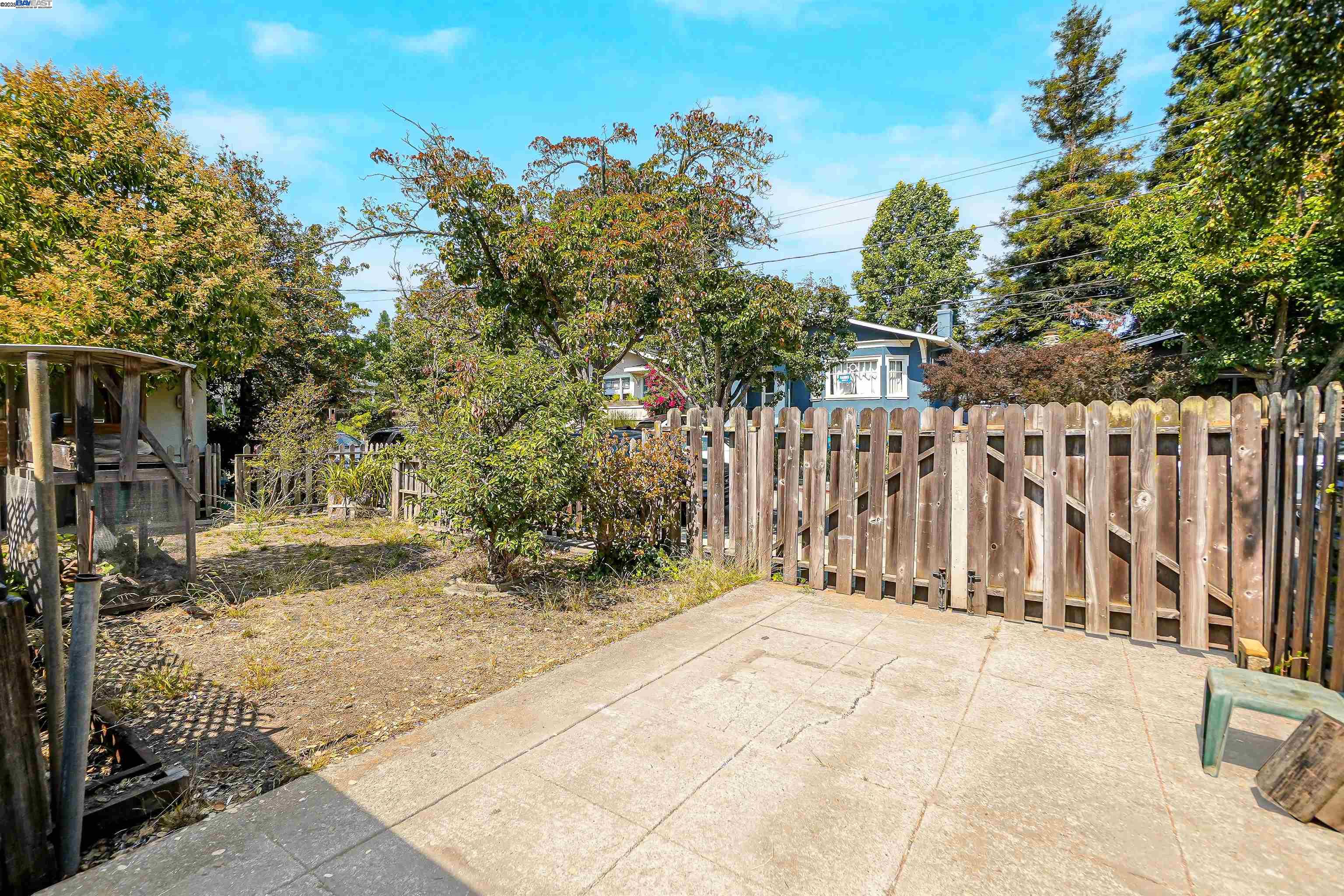 Detail Gallery Image 38 of 48 For 57 Entrada Ave, Oakland,  CA 94611 - 3 Beds | 1 Baths