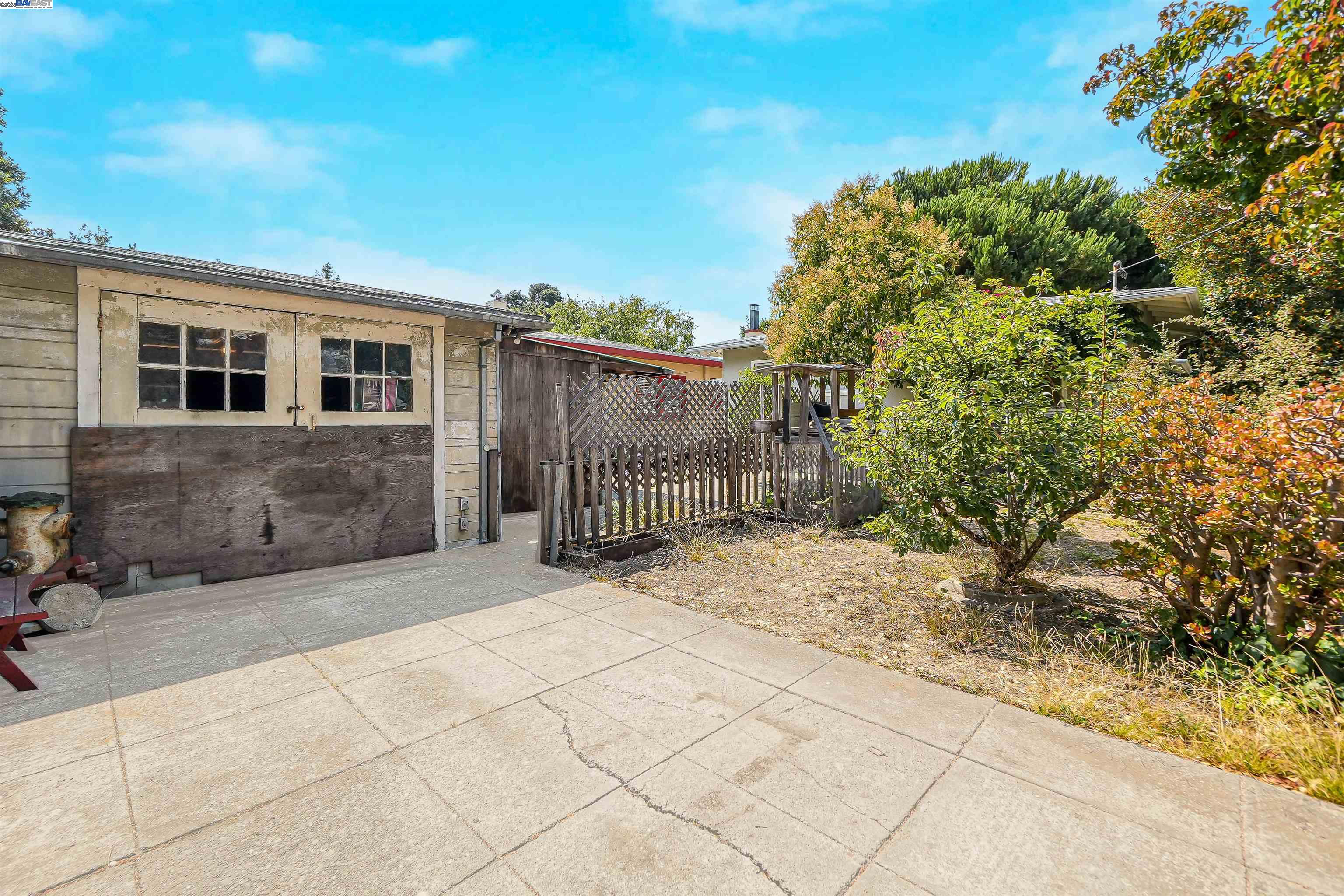 Detail Gallery Image 39 of 48 For 57 Entrada Ave, Oakland,  CA 94611 - 3 Beds | 1 Baths