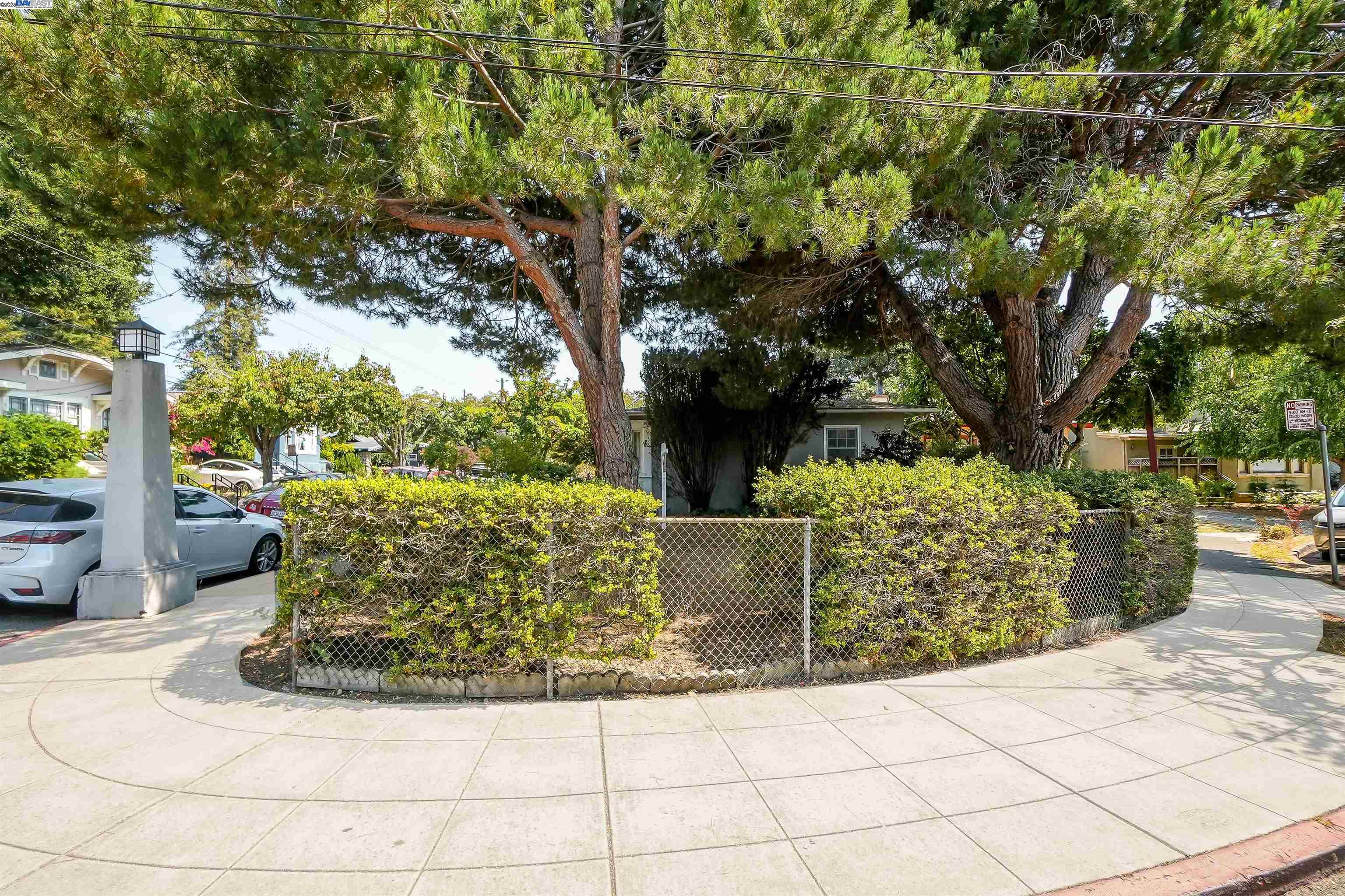 Detail Gallery Image 40 of 48 For 57 Entrada Ave, Oakland,  CA 94611 - 3 Beds | 1 Baths