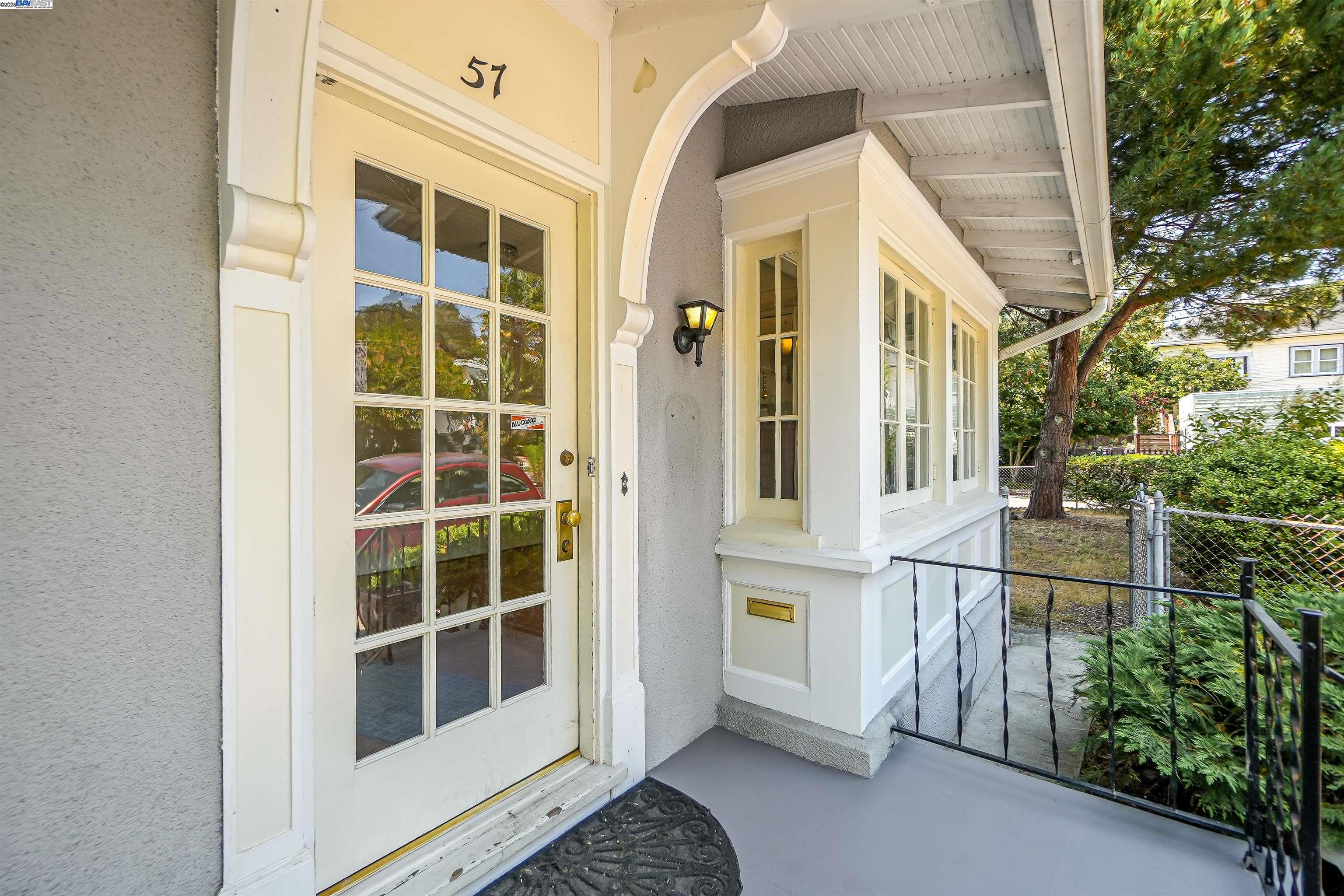 Detail Gallery Image 5 of 48 For 57 Entrada Ave, Oakland,  CA 94611 - 3 Beds | 1 Baths
