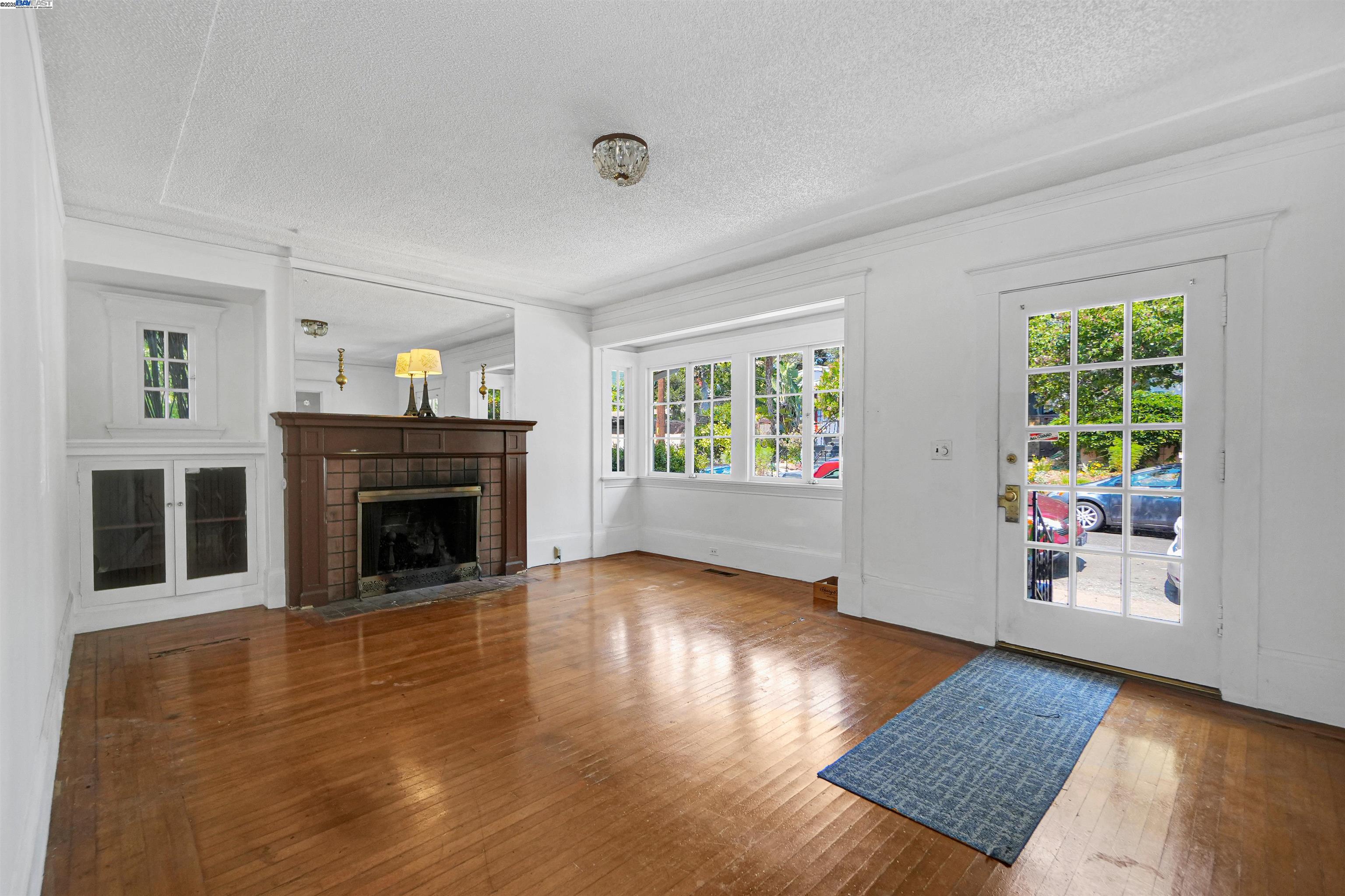 Detail Gallery Image 9 of 48 For 57 Entrada Ave, Oakland,  CA 94611 - 3 Beds | 1 Baths