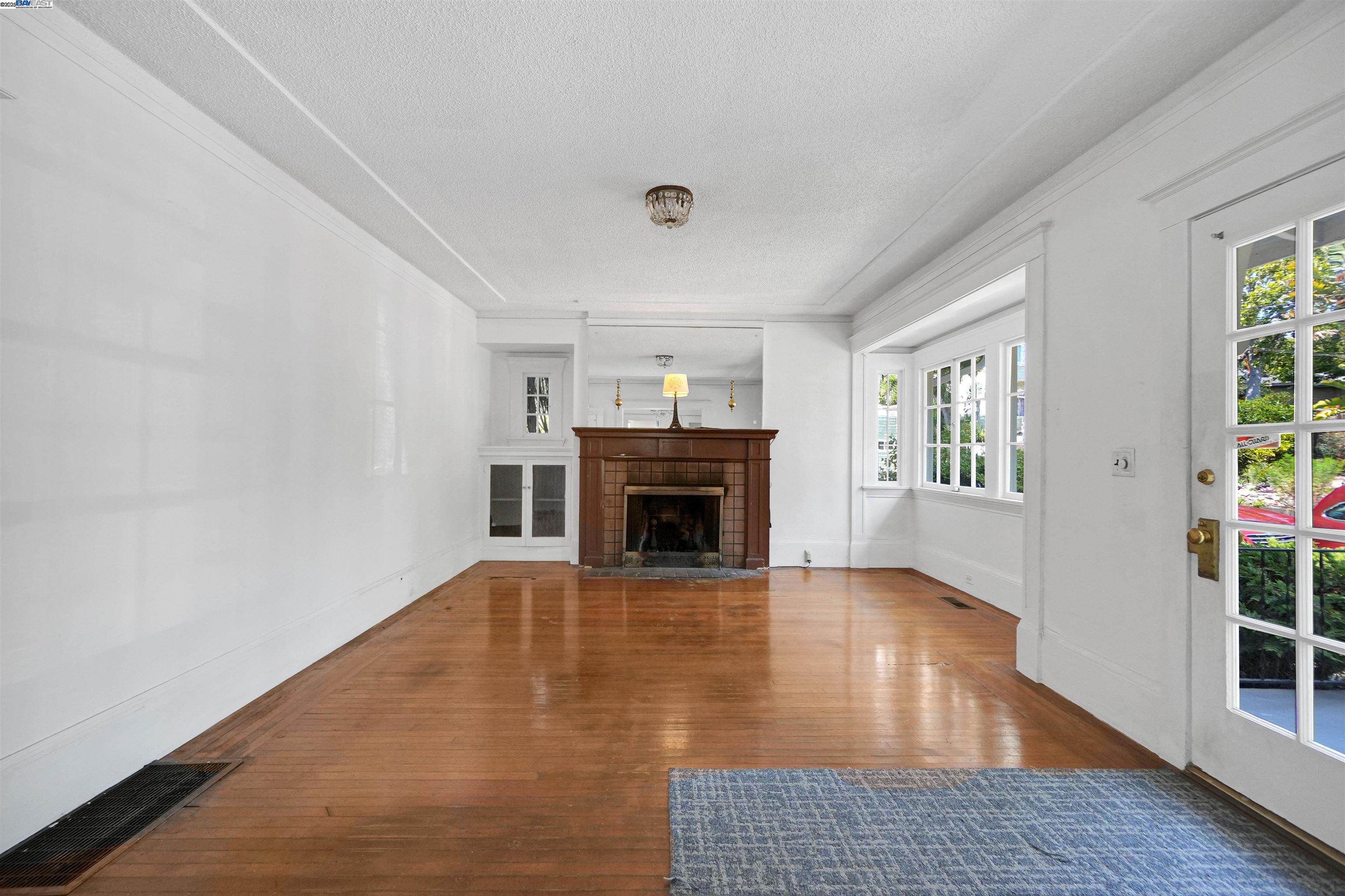 Detail Gallery Image 10 of 48 For 57 Entrada Ave, Oakland,  CA 94611 - 3 Beds | 1 Baths