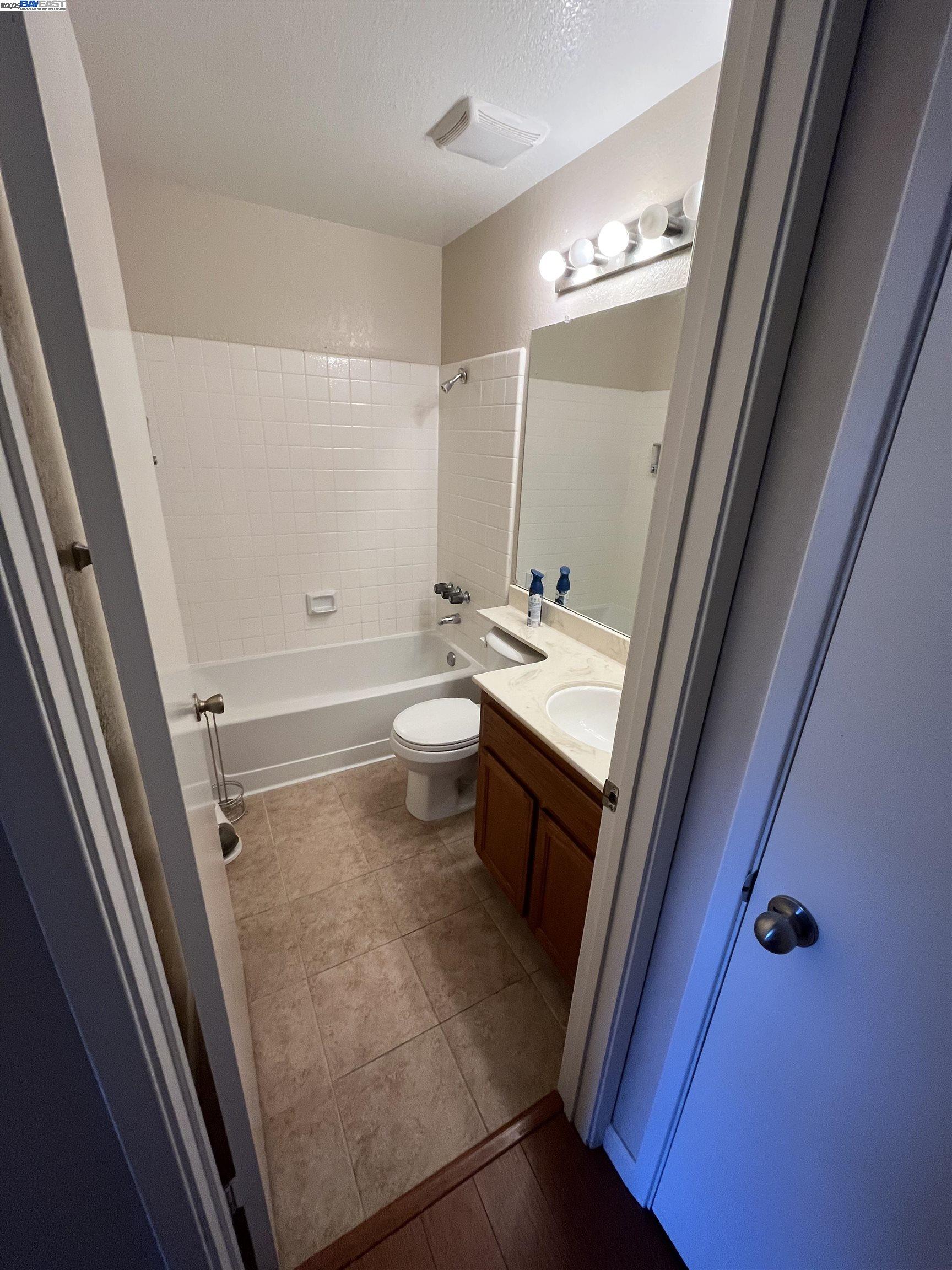 Detail Gallery Image 4 of 10 For 38806 Stillwater Cmn, Fremont,  CA 94536 - 2 Beds | 2 Baths