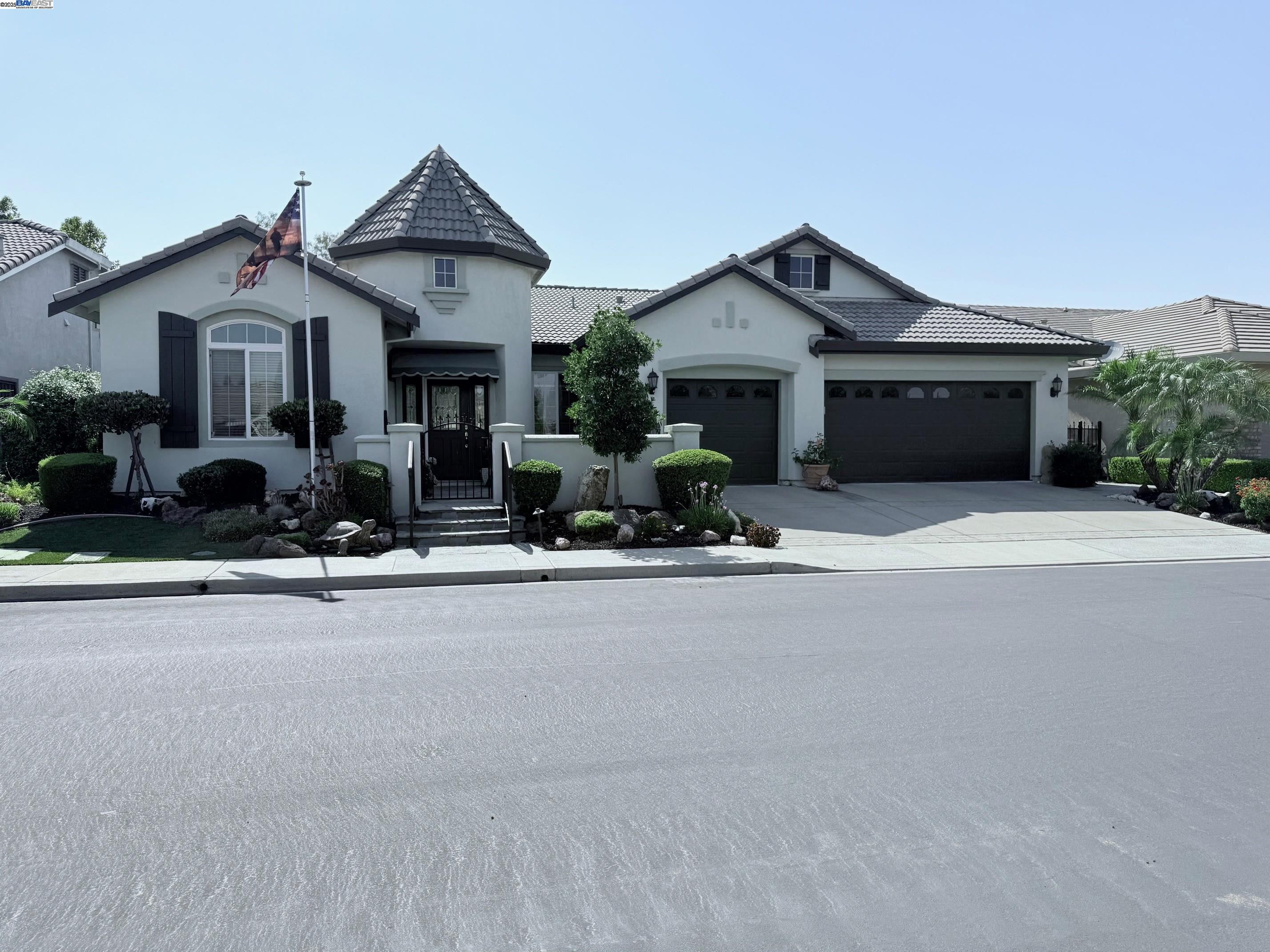 Detail Gallery Image 3 of 45 For 1131 Burghley Ln, Brentwood,  CA 94513 - 2 Beds | 2/1 Baths