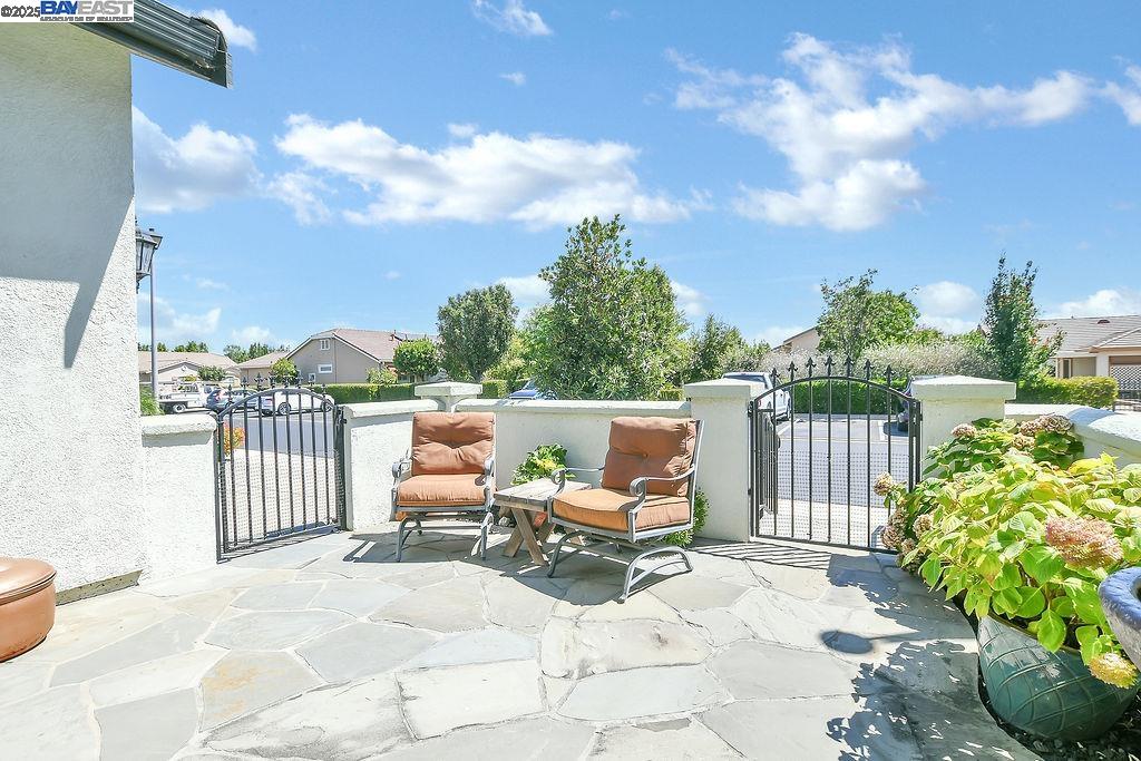 Detail Gallery Image 4 of 45 For 1131 Burghley Ln, Brentwood,  CA 94513 - 2 Beds | 2/1 Baths