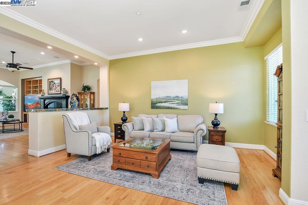 Detail Gallery Image 7 of 45 For 1131 Burghley Ln, Brentwood,  CA 94513 - 2 Beds | 2/1 Baths