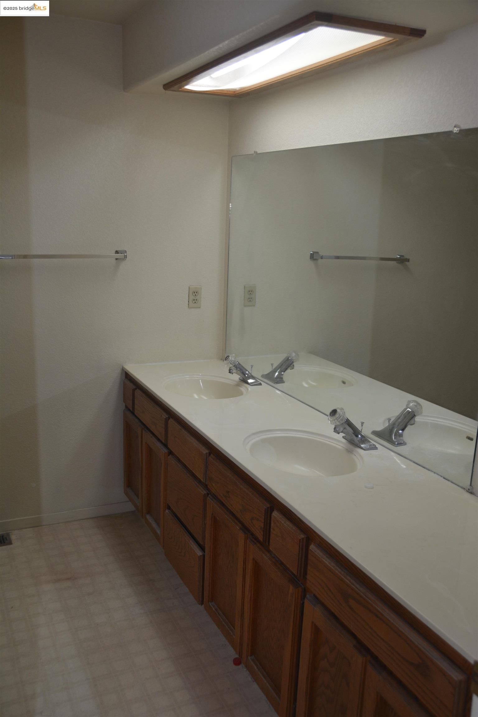 Detail Gallery Image 32 of 50 For 1018 Snowgoose Ln, Manteca,  CA 95337 - 4 Beds | 2/1 Baths