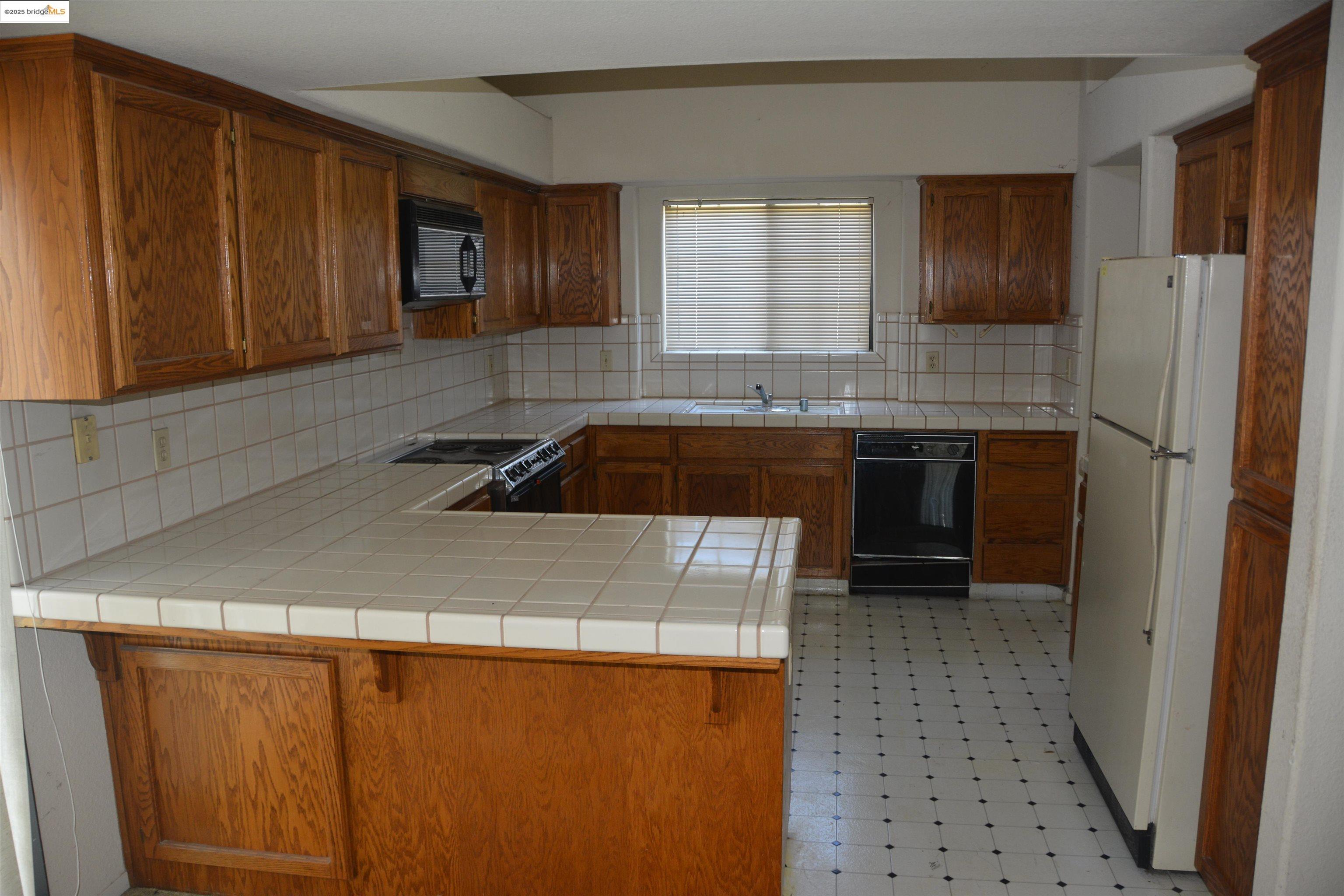 Detail Gallery Image 10 of 50 For 1018 Snowgoose Ln, Manteca,  CA 95337 - 4 Beds | 2/1 Baths