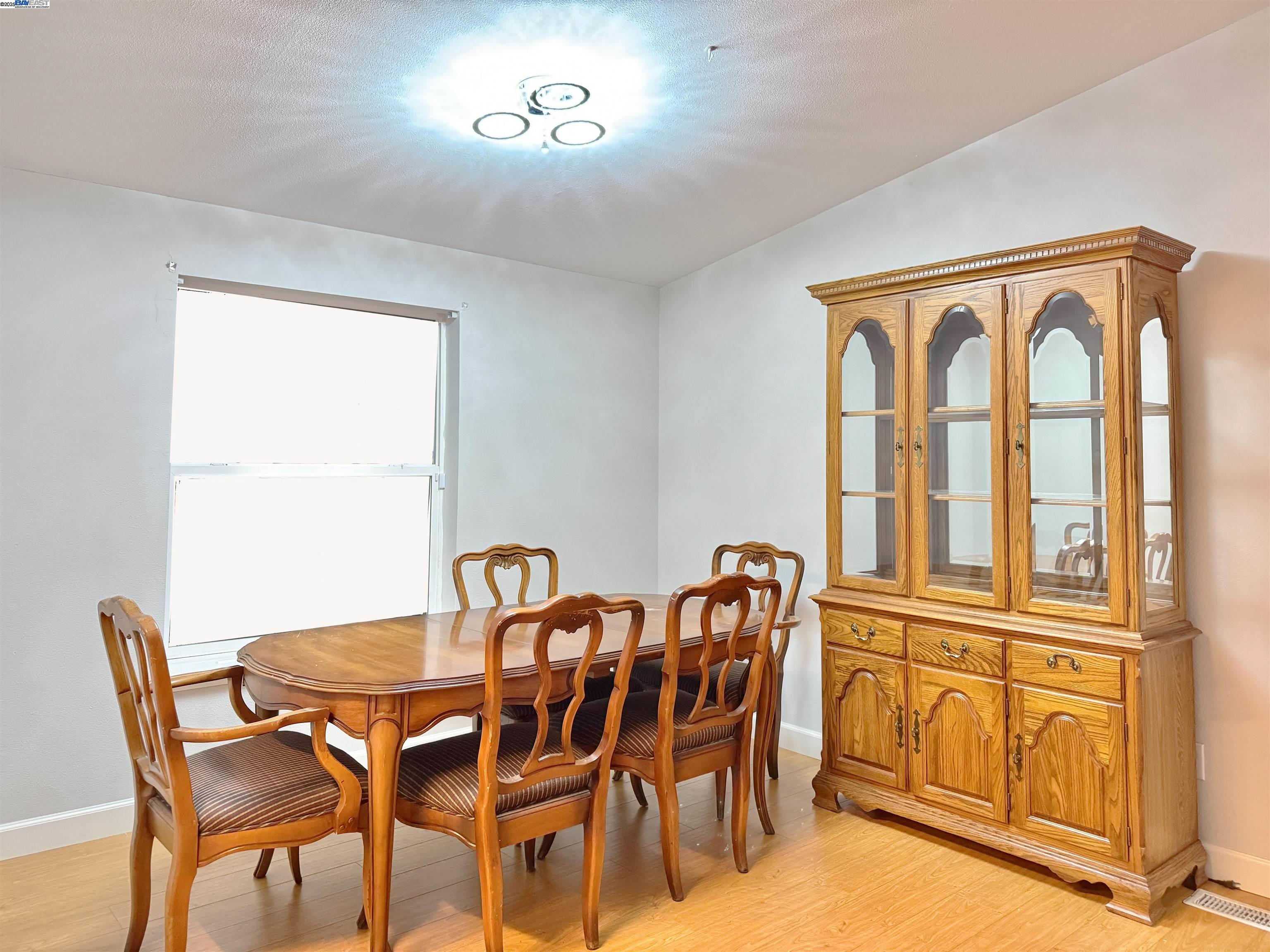 Detail Gallery Image 6 of 18 For 1225 Vienna Dr #604,  Sunnyvale,  CA 94089 - 4 Beds | 2 Baths