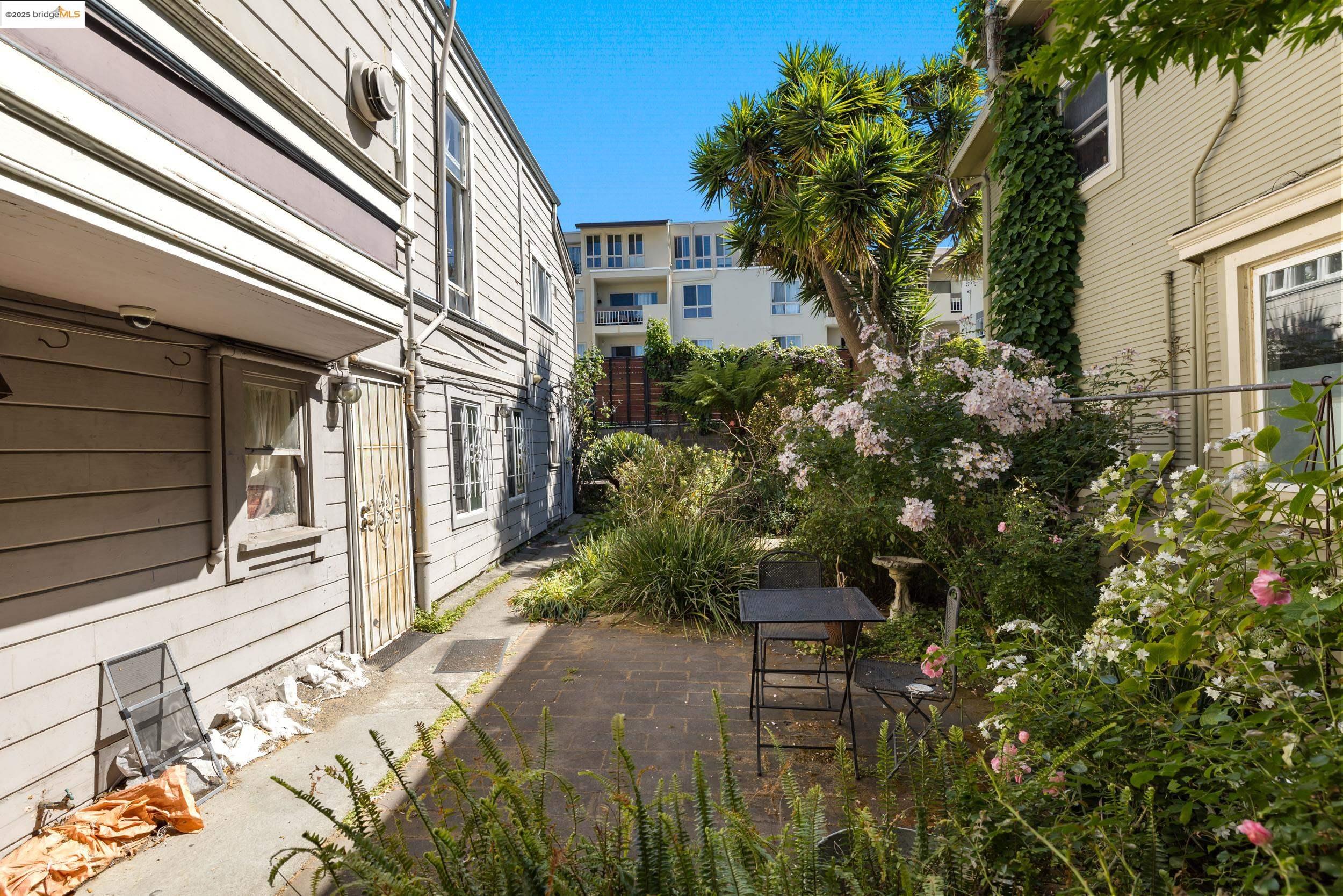 Detail Gallery Image 3 of 27 For 102 Hamilton Pl, Oakland,  CA 94612 - – Beds | – Baths