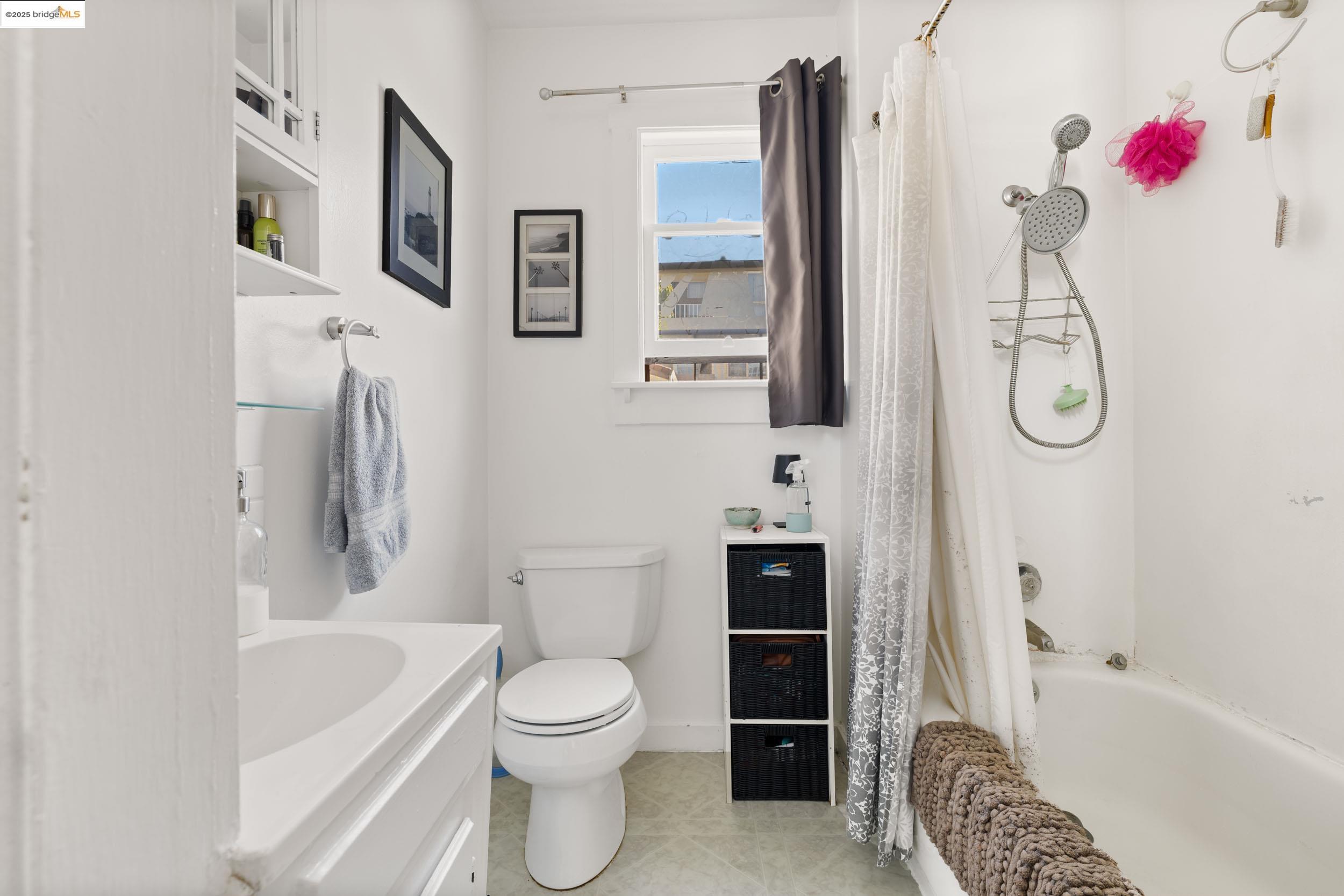 Detail Gallery Image 26 of 27 For 102 Hamilton Pl, Oakland,  CA 94612 - – Beds | – Baths