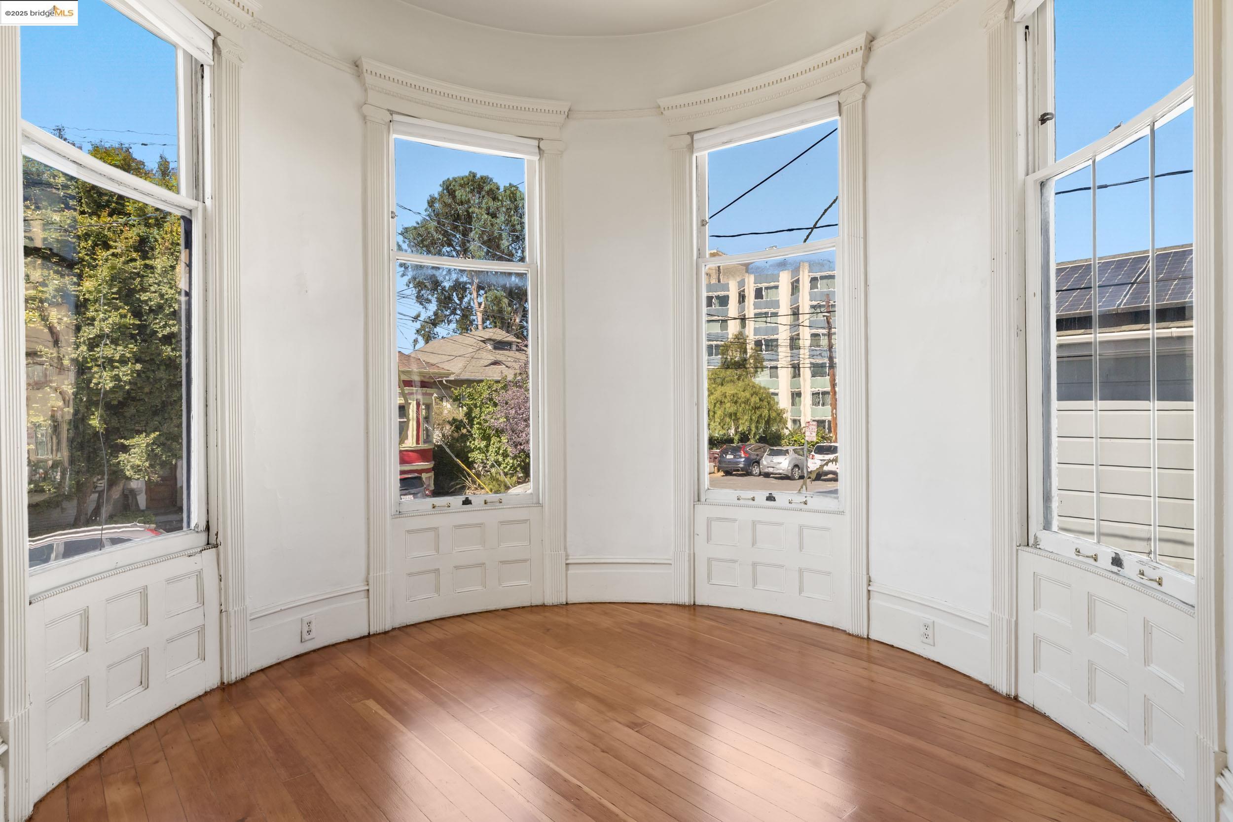 Detail Gallery Image 8 of 27 For 102 Hamilton Pl, Oakland,  CA 94612 - – Beds | – Baths