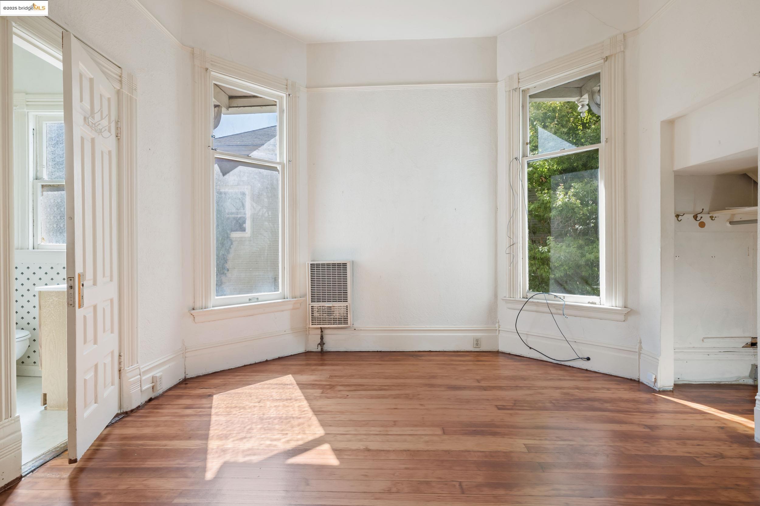 Detail Gallery Image 9 of 27 For 102 Hamilton Pl, Oakland,  CA 94612 - – Beds | – Baths