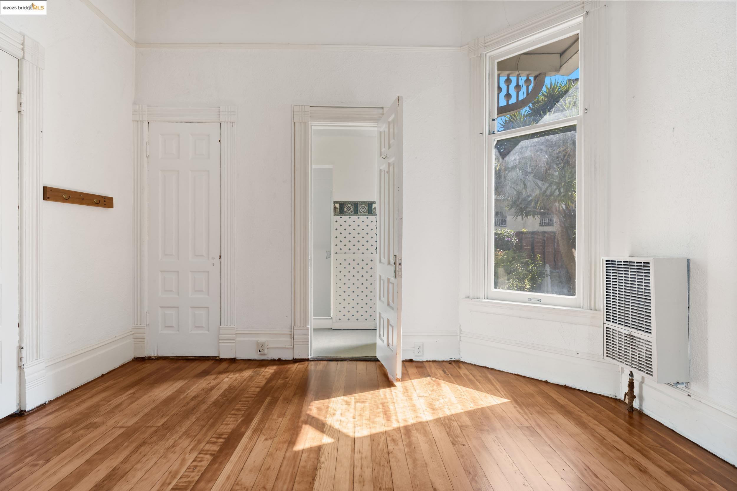 Detail Gallery Image 10 of 27 For 102 Hamilton Pl, Oakland,  CA 94612 - – Beds | – Baths