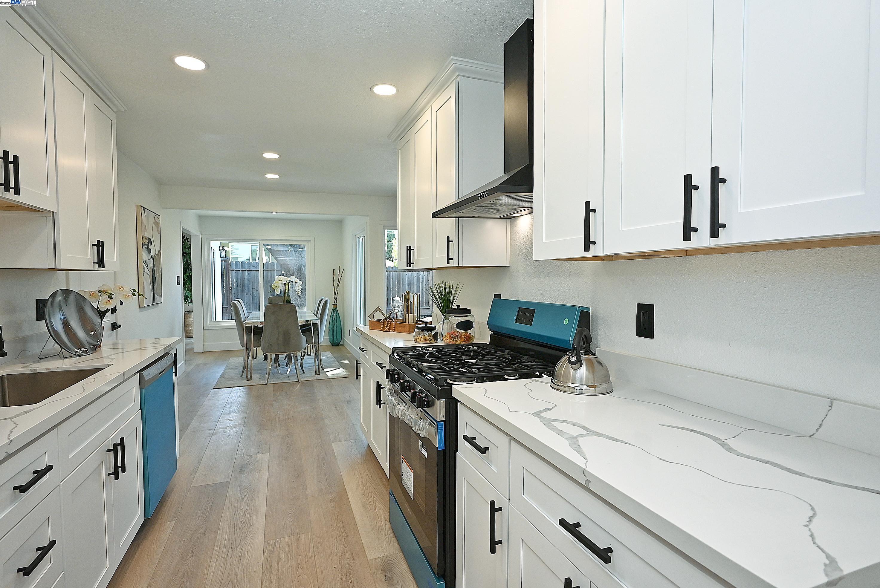 Detail Gallery Image 14 of 45 For 342 Clarke Ave, Livermore,  CA 94551 - 3 Beds | 2 Baths