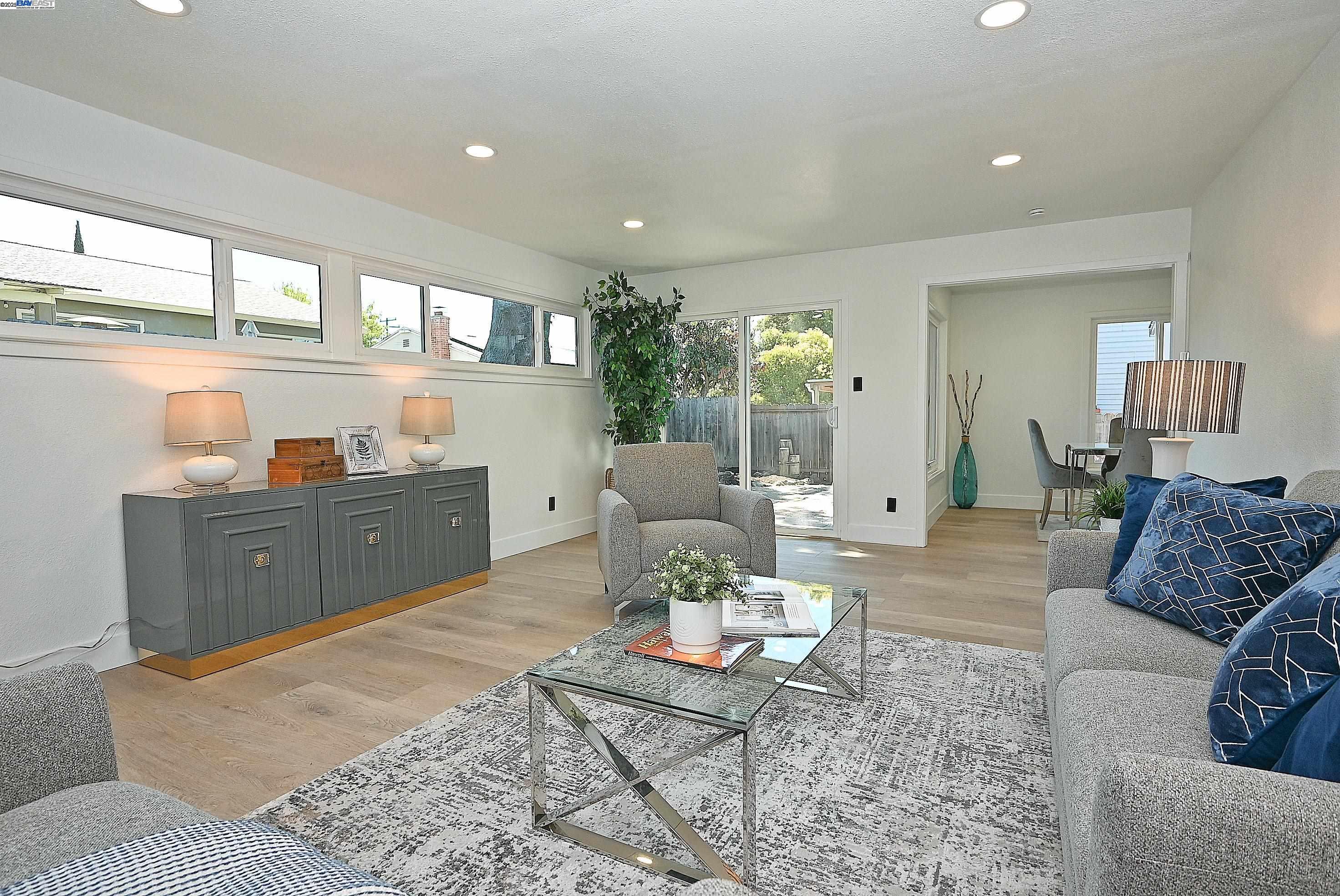 Detail Gallery Image 4 of 45 For 342 Clarke Ave, Livermore,  CA 94551 - 3 Beds | 2 Baths