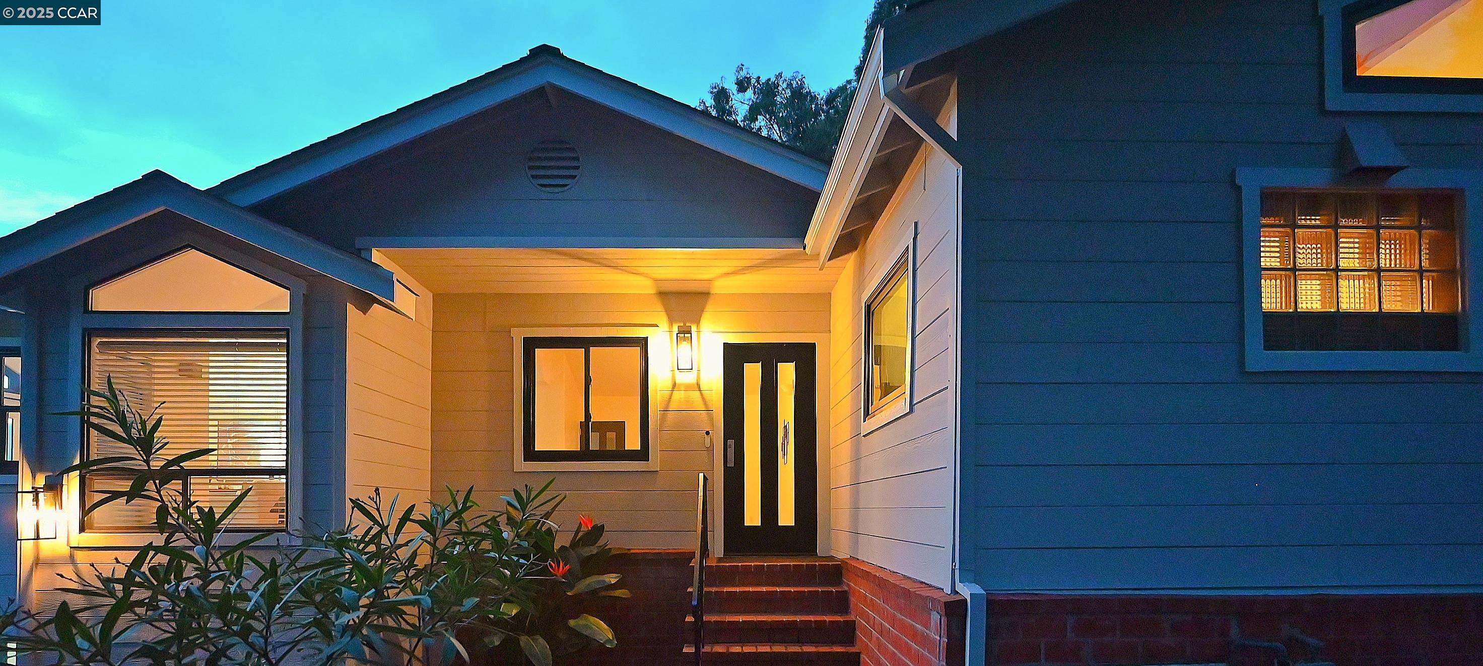 Detail Gallery Image 2 of 50 For 7548 Altura Place, Oakland,  CA 94605 - 3 Beds | 3 Baths
