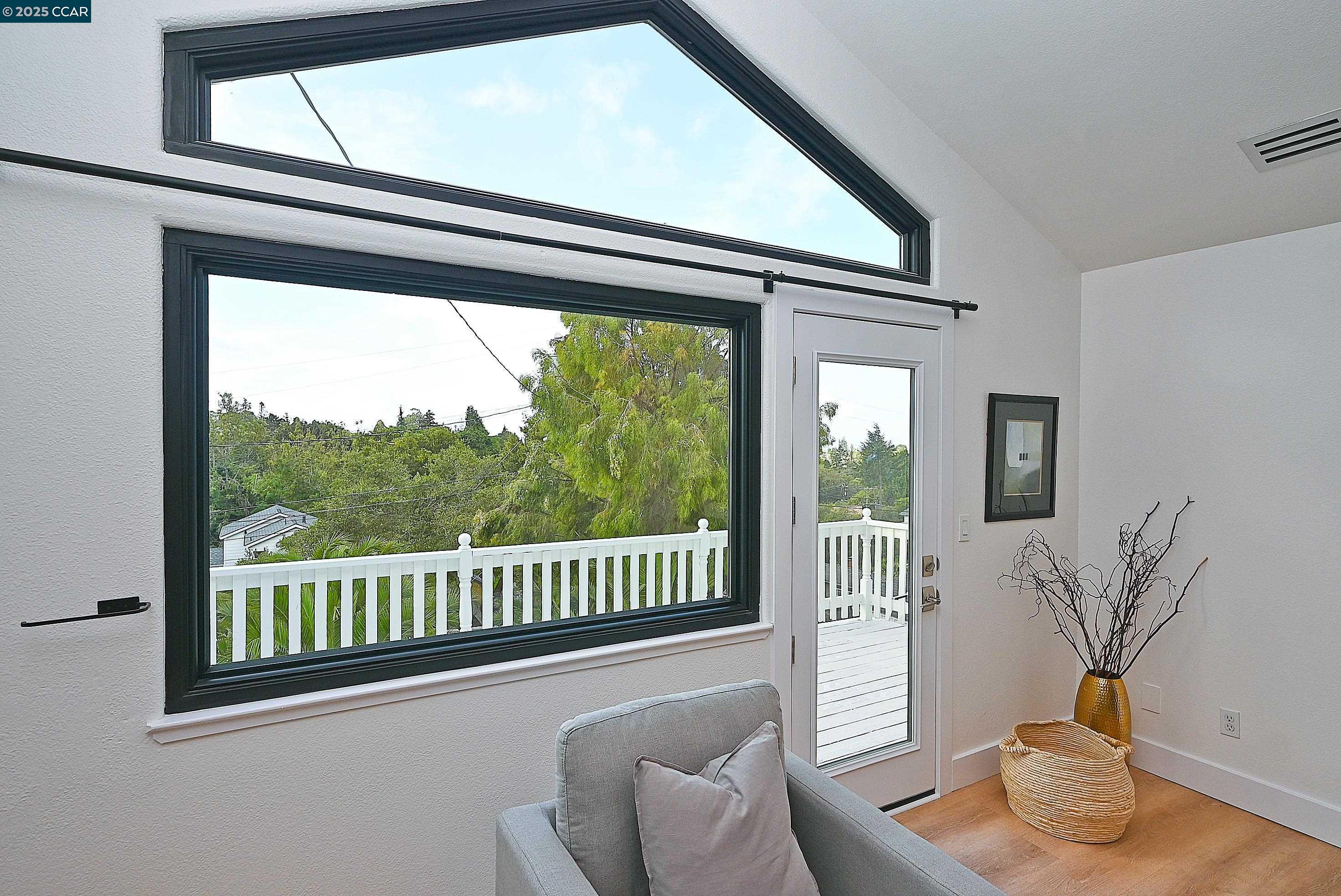 Detail Gallery Image 11 of 50 For 7548 Altura Place, Oakland,  CA 94605 - 3 Beds | 3 Baths