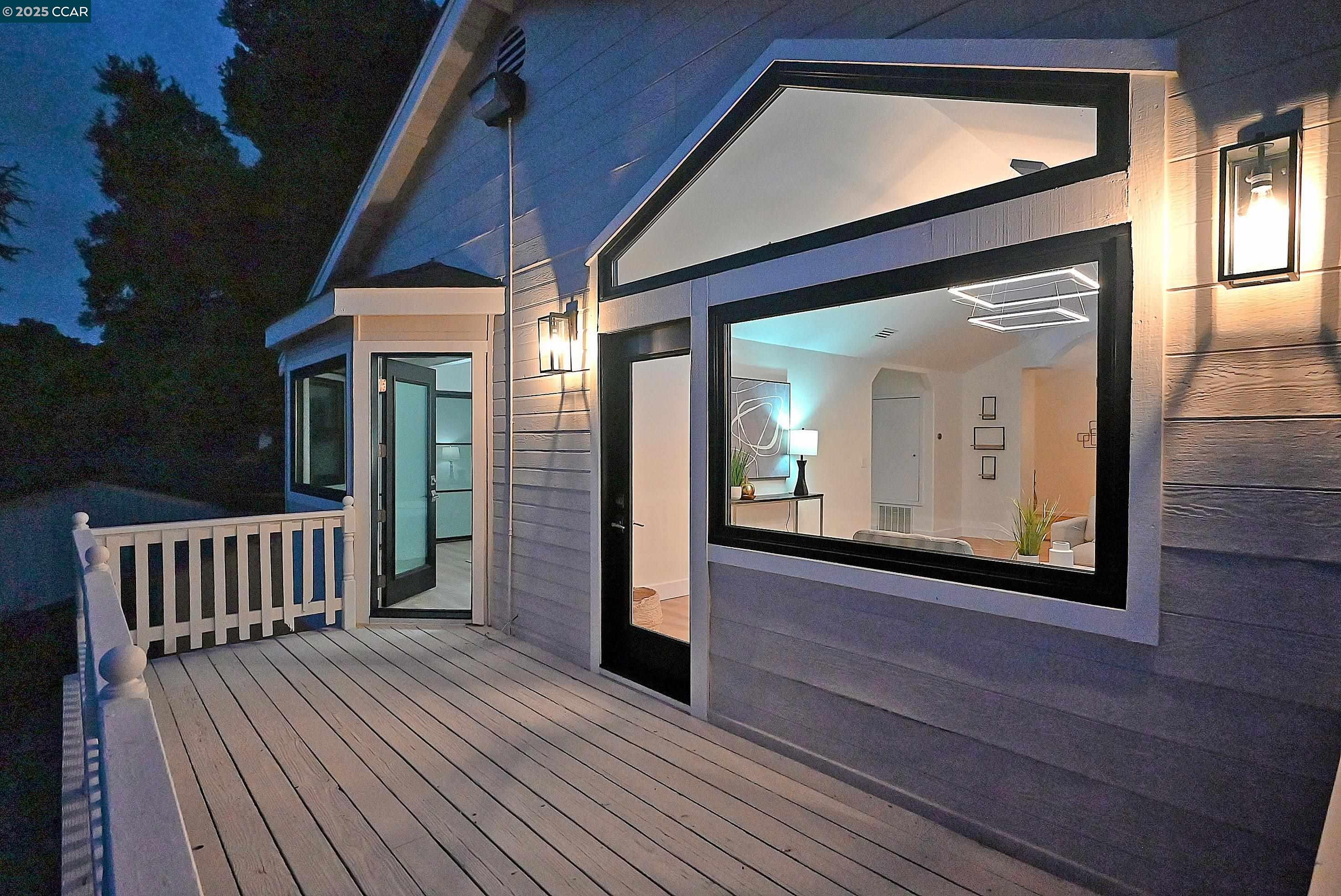 Detail Gallery Image 12 of 50 For 7548 Altura Place, Oakland,  CA 94605 - 3 Beds | 3 Baths