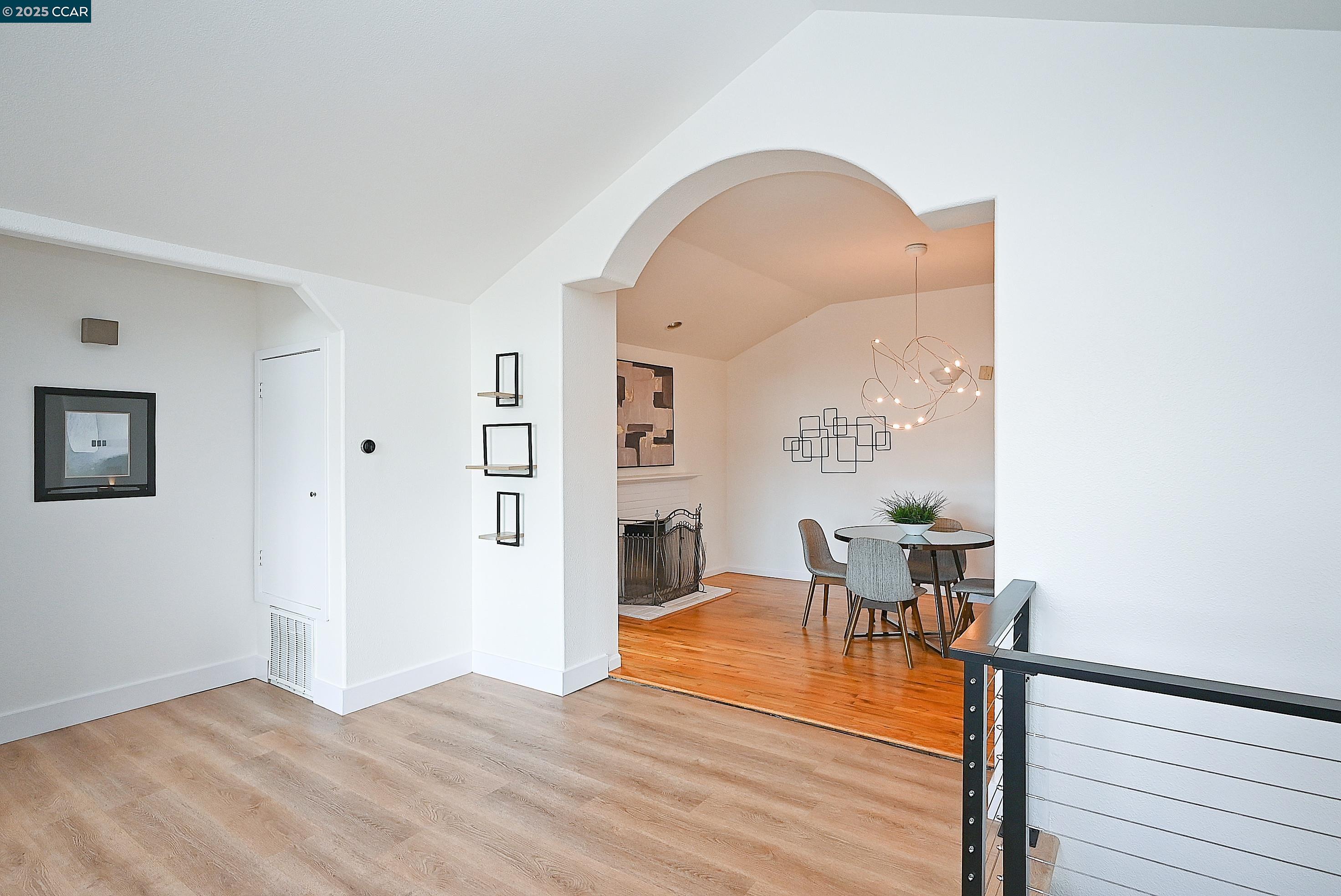 Detail Gallery Image 14 of 50 For 7548 Altura Place, Oakland,  CA 94605 - 3 Beds | 3 Baths