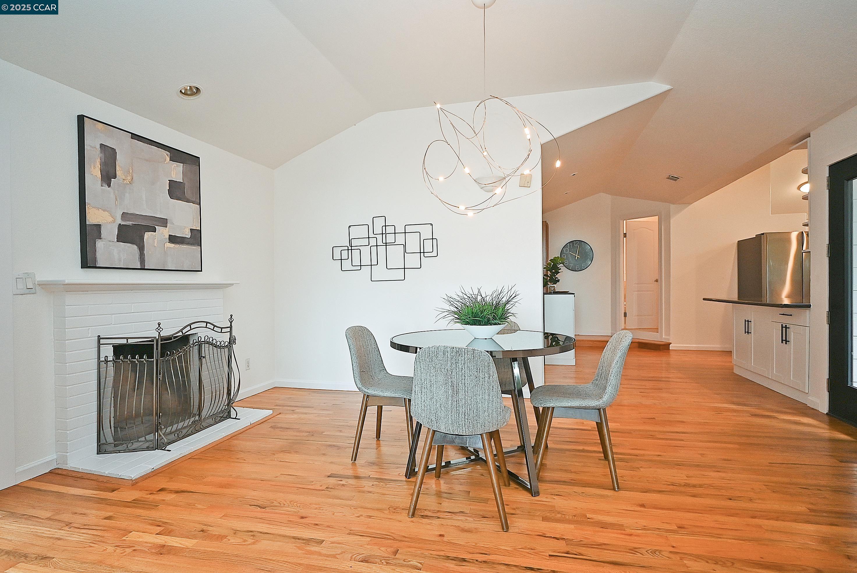 Detail Gallery Image 15 of 50 For 7548 Altura Place, Oakland,  CA 94605 - 3 Beds | 3 Baths