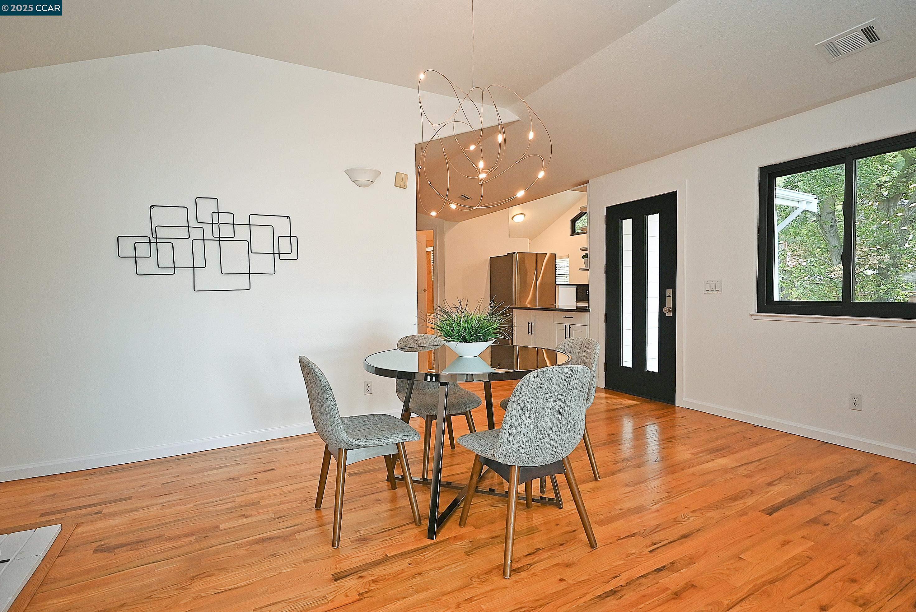 Detail Gallery Image 17 of 50 For 7548 Altura Place, Oakland,  CA 94605 - 3 Beds | 3 Baths