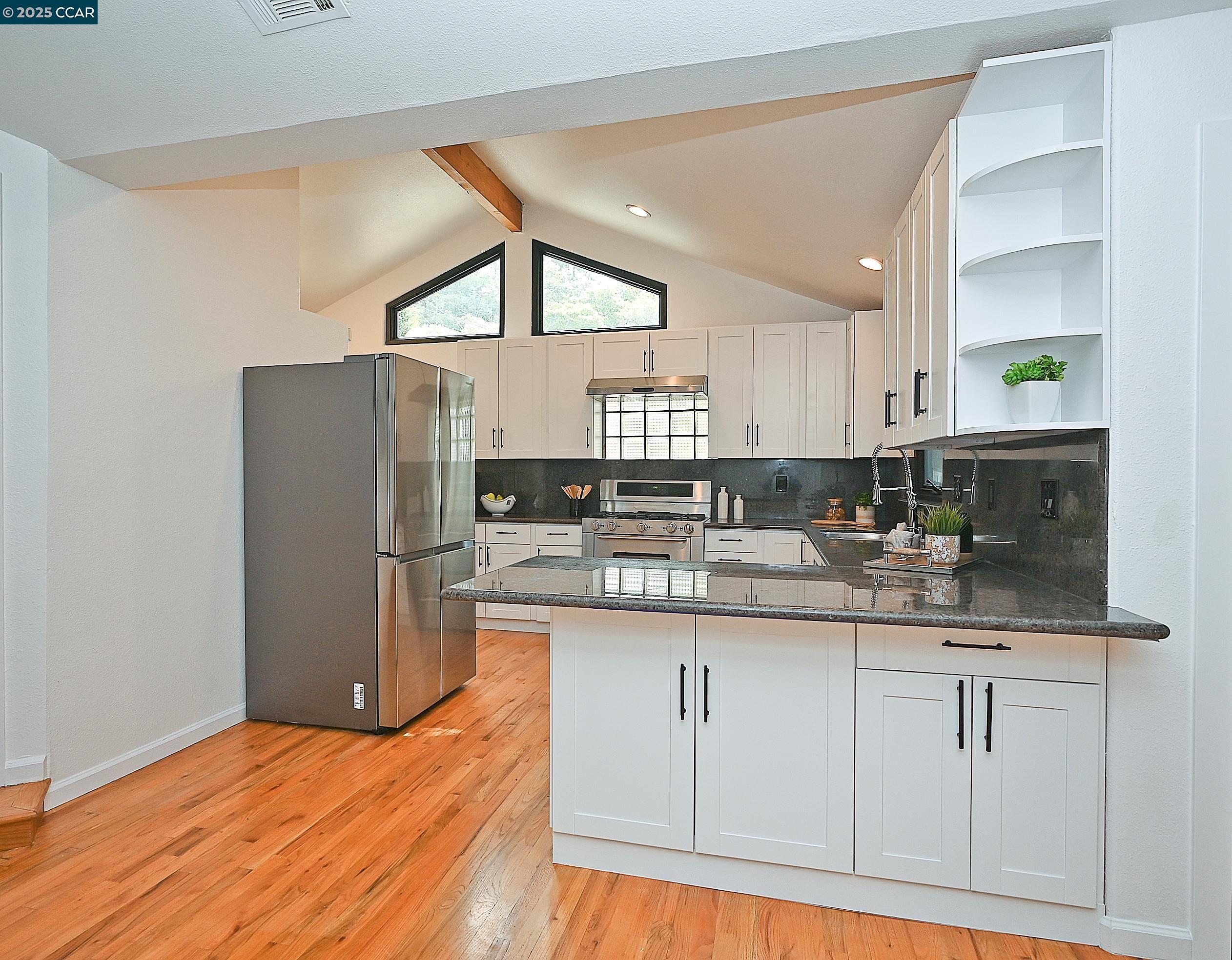 Detail Gallery Image 20 of 50 For 7548 Altura Place, Oakland,  CA 94605 - 3 Beds | 3 Baths