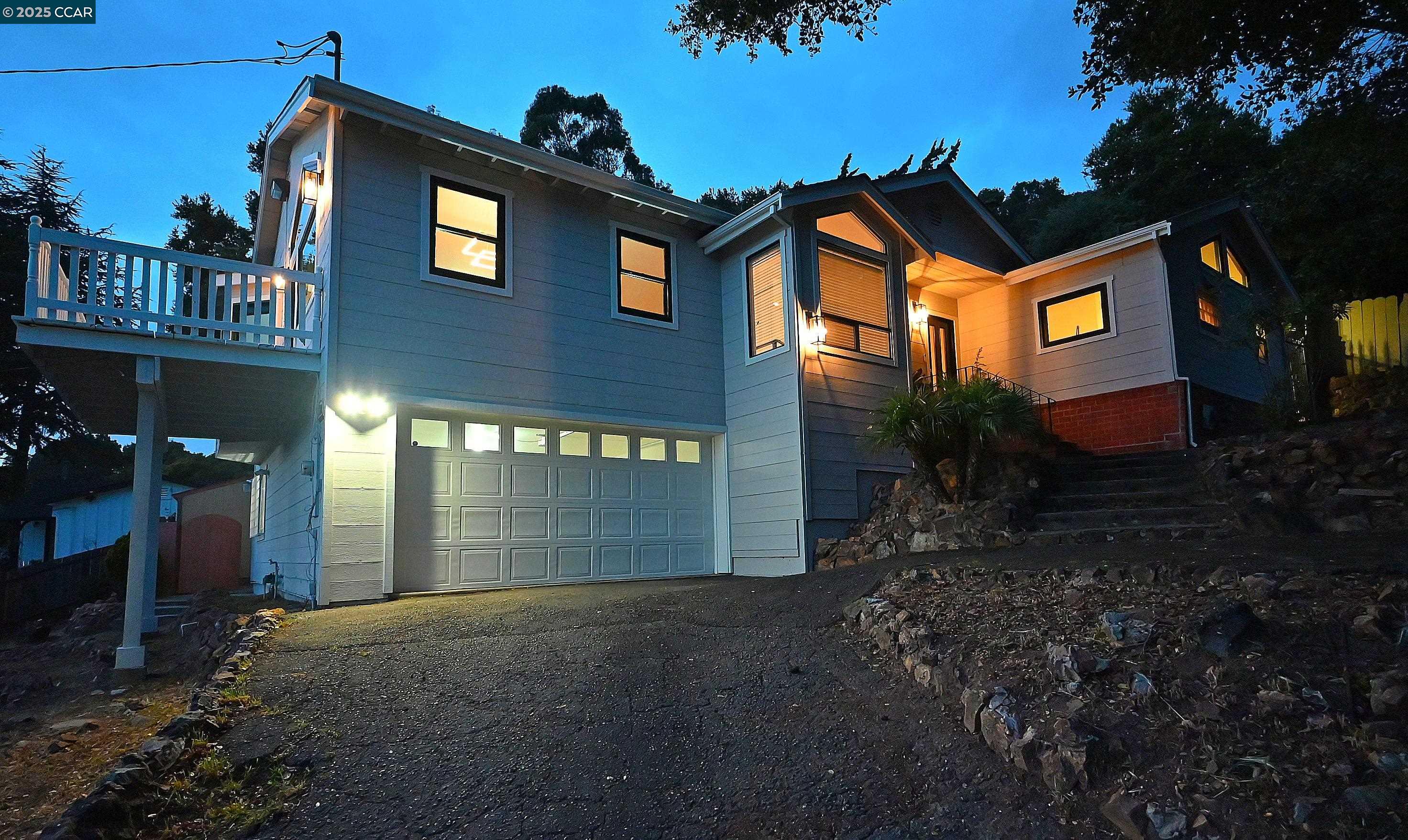 Detail Gallery Image 4 of 50 For 7548 Altura Place, Oakland,  CA 94605 - 3 Beds | 3 Baths