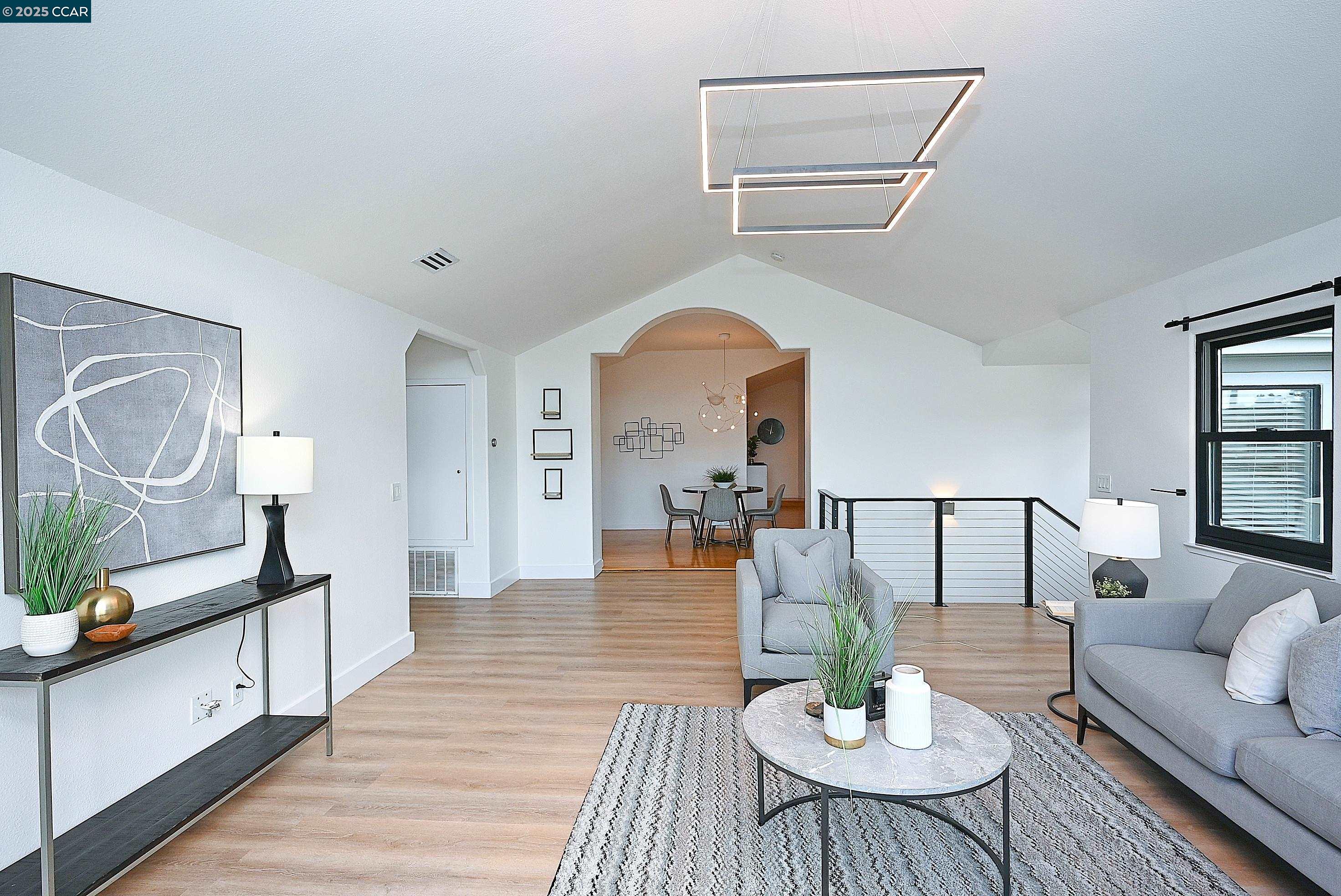 Detail Gallery Image 8 of 50 For 7548 Altura Place, Oakland,  CA 94605 - 3 Beds | 3 Baths