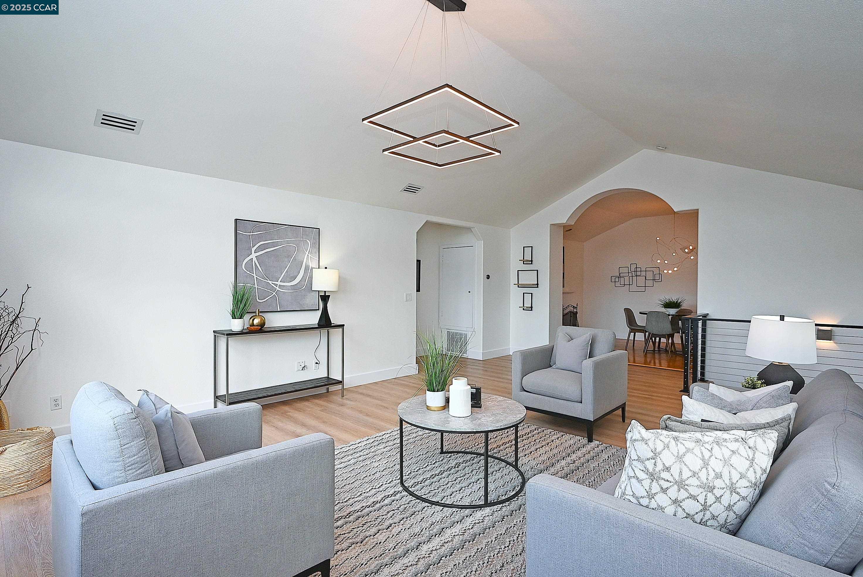 Detail Gallery Image 9 of 50 For 7548 Altura Place, Oakland,  CA 94605 - 3 Beds | 3 Baths