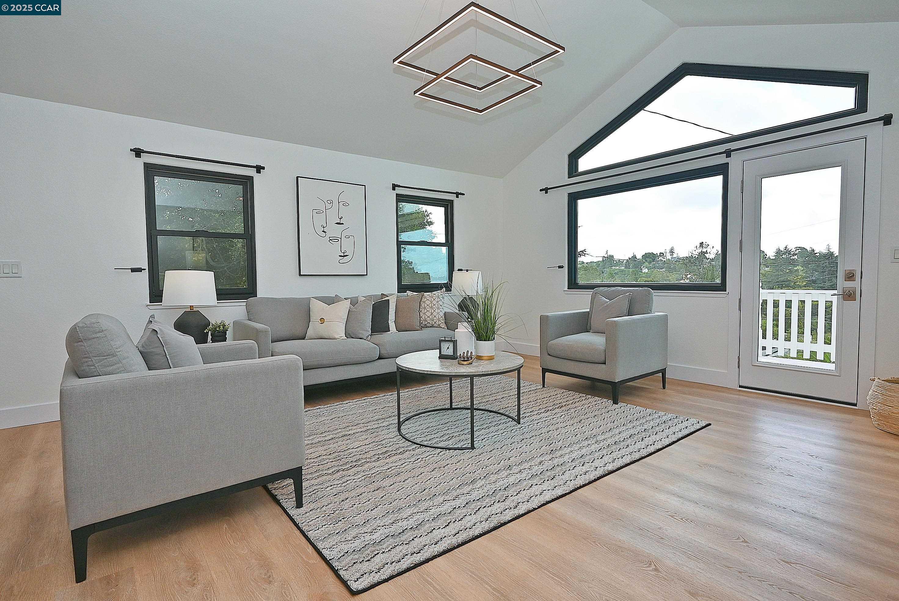 Detail Gallery Image 10 of 50 For 7548 Altura Place, Oakland,  CA 94605 - 3 Beds | 3 Baths