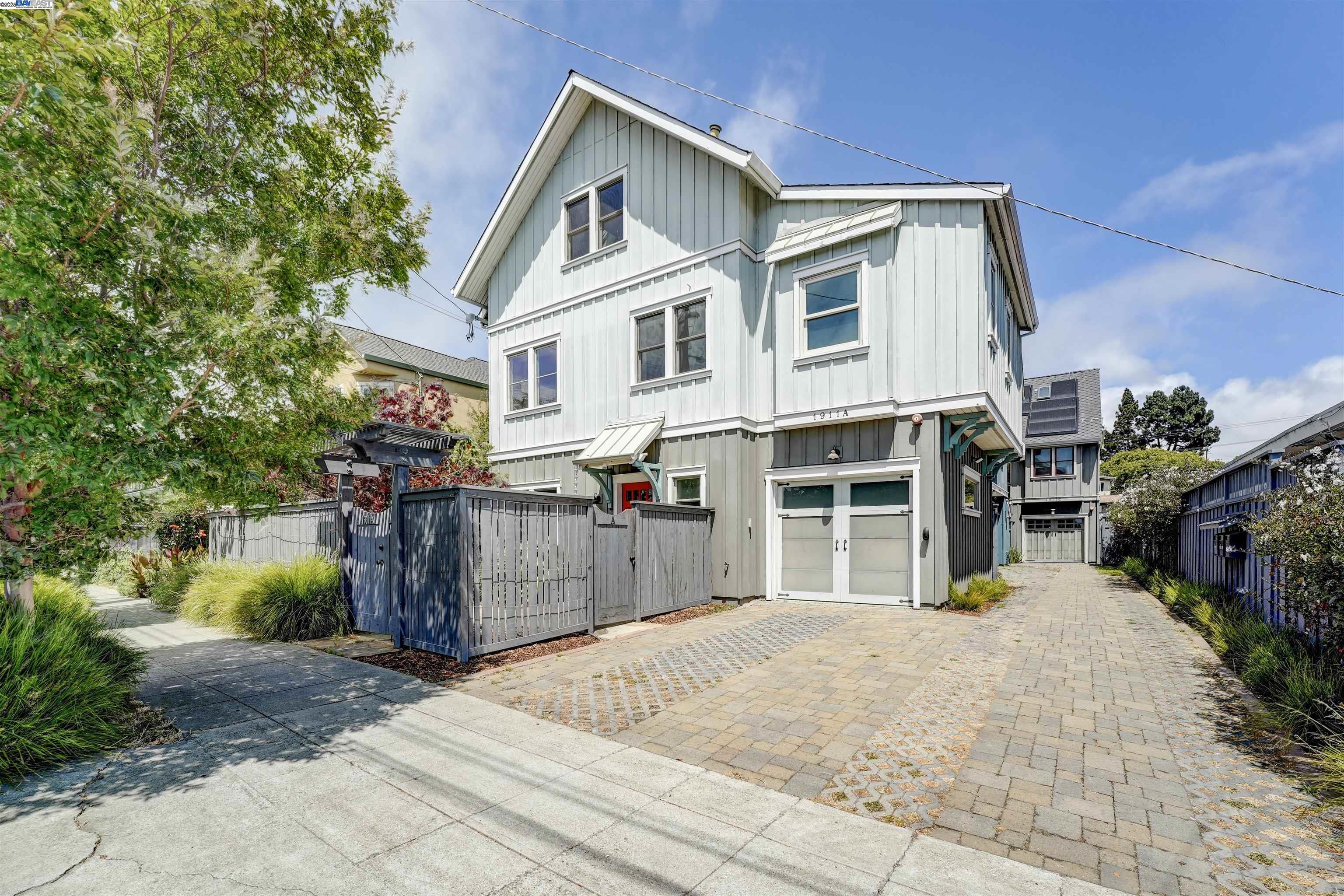 More Details about MLS # 41107216 : 1911 9TH ST # A