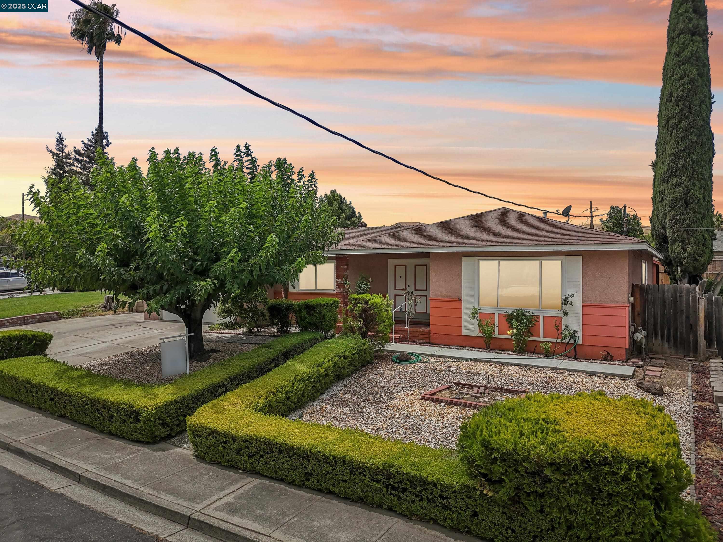 Detail Gallery Image 1 of 1 For 738 Santa Ana Dr, Pittsburg,  CA 94565 - 3 Beds | 2 Baths