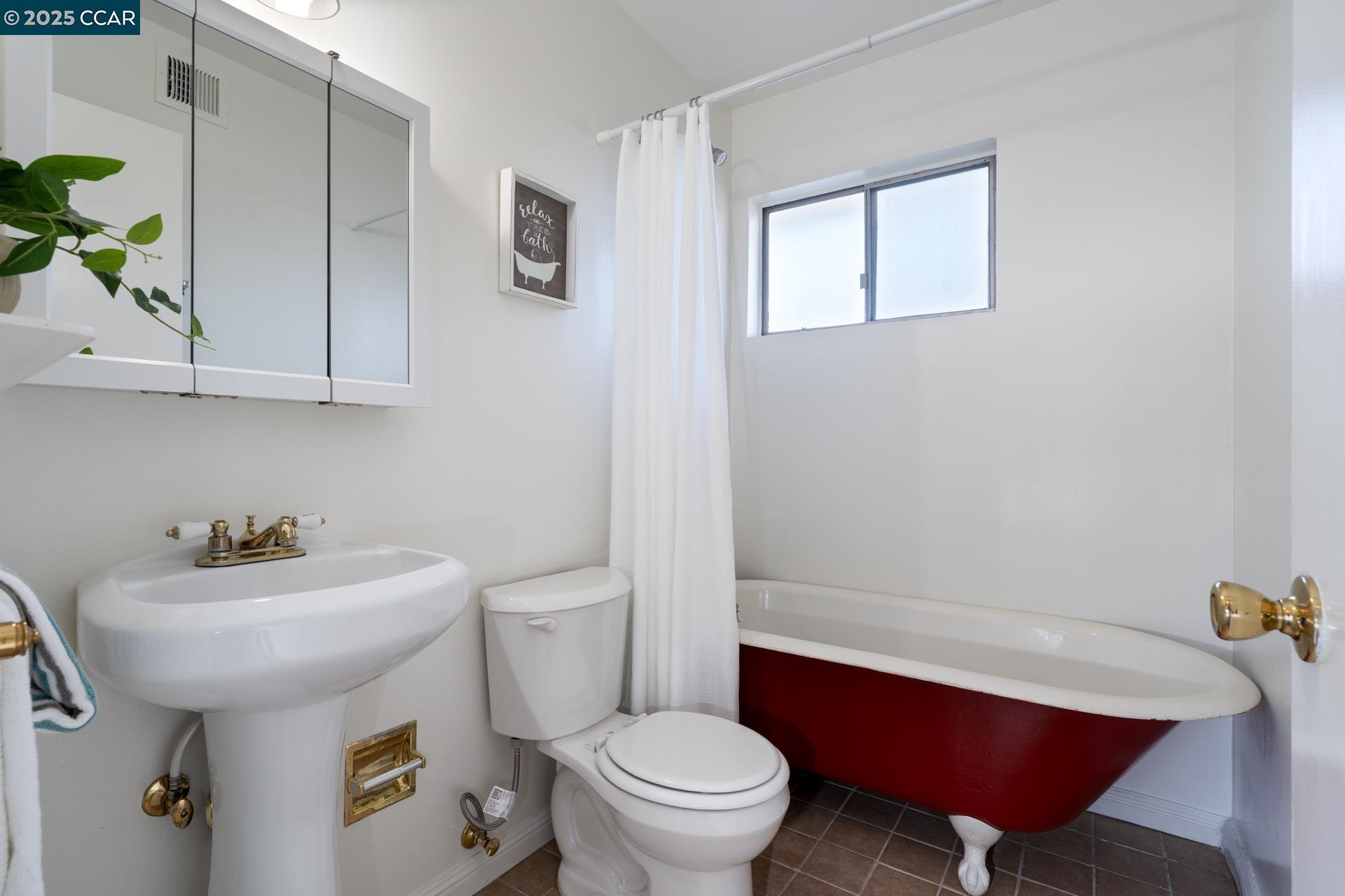 Detail Gallery Image 11 of 29 For 10 Moss Ave #34,  Oakland,  CA 94610 - 2 Beds | 2 Baths